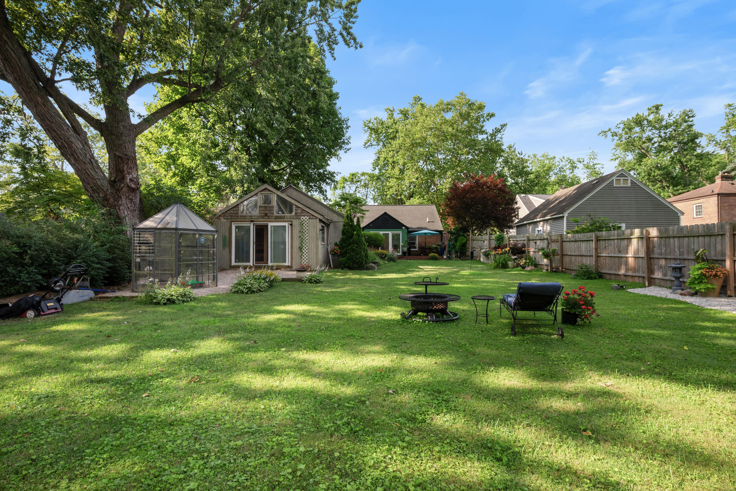 1127 Lakeway Avenue Kalamazoo MI 49001