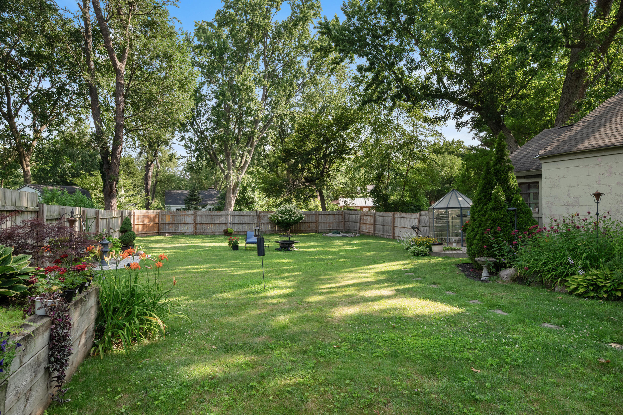 1127 Lakeway Avenue Kalamazoo MI 49001