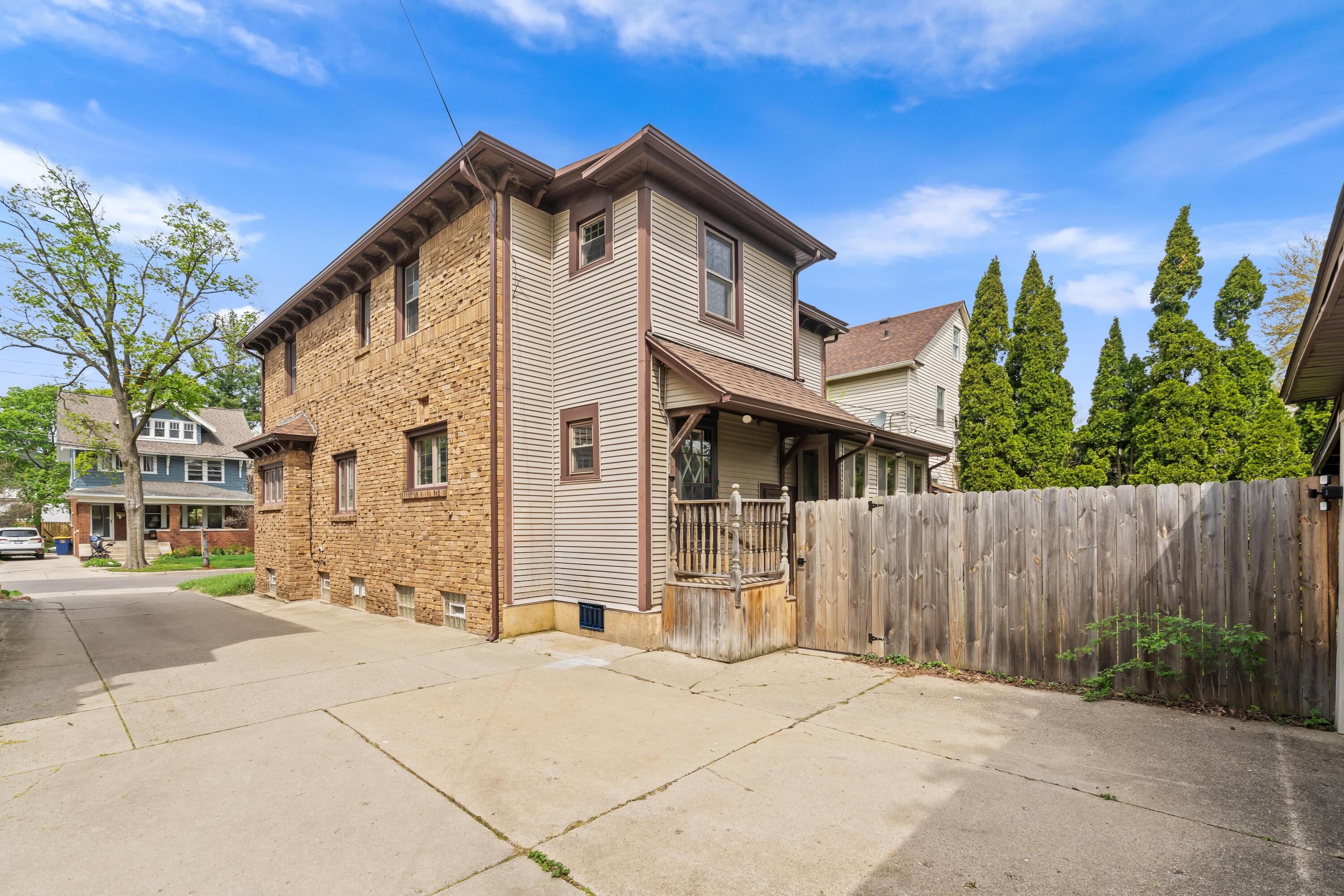 616 Rosewood Avenue SE East Grand Rapids MI 49506