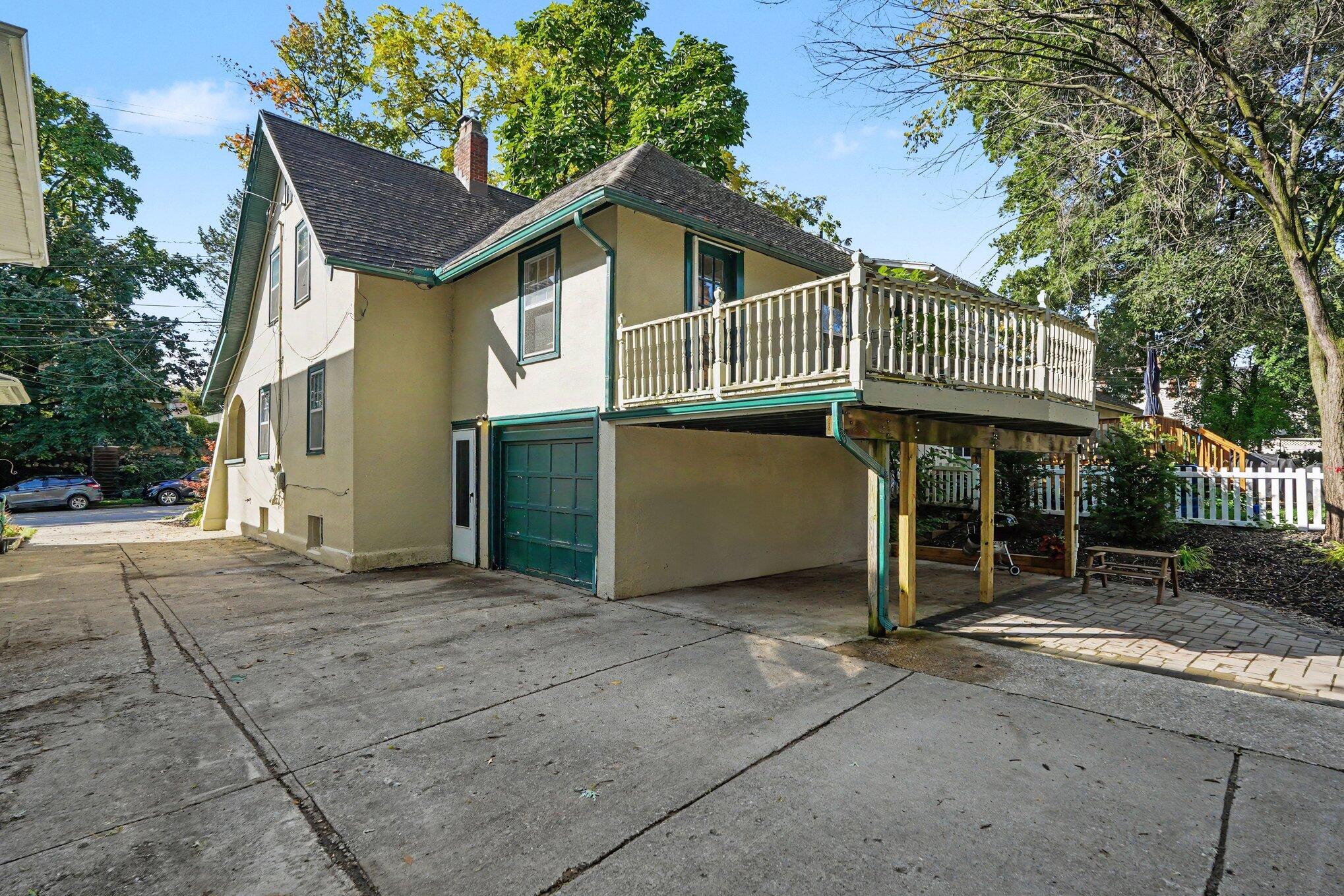 1653 Wealthy Street SE East Grand Rapids MI 49506