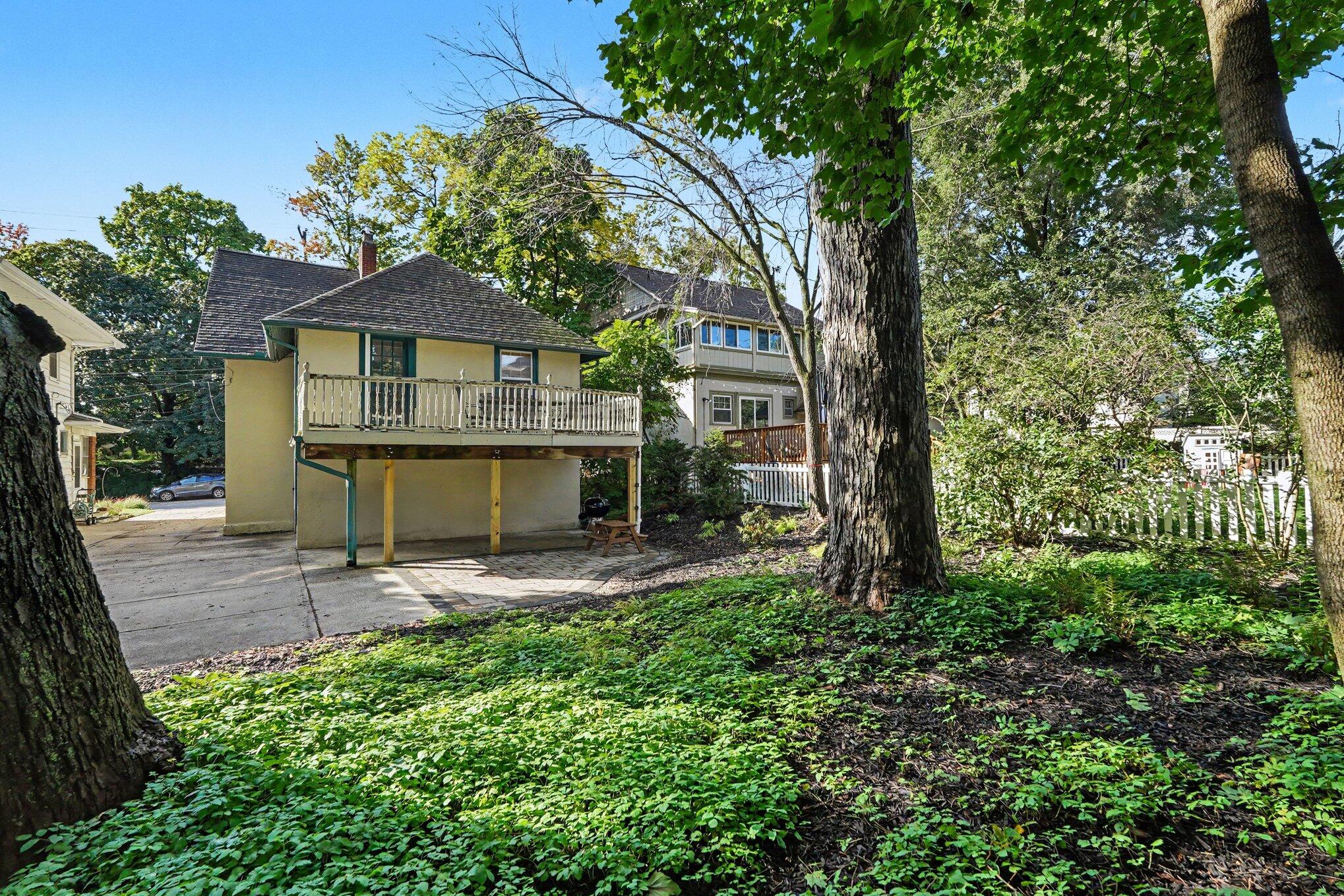 1653 Wealthy Street SE East Grand Rapids MI 49506