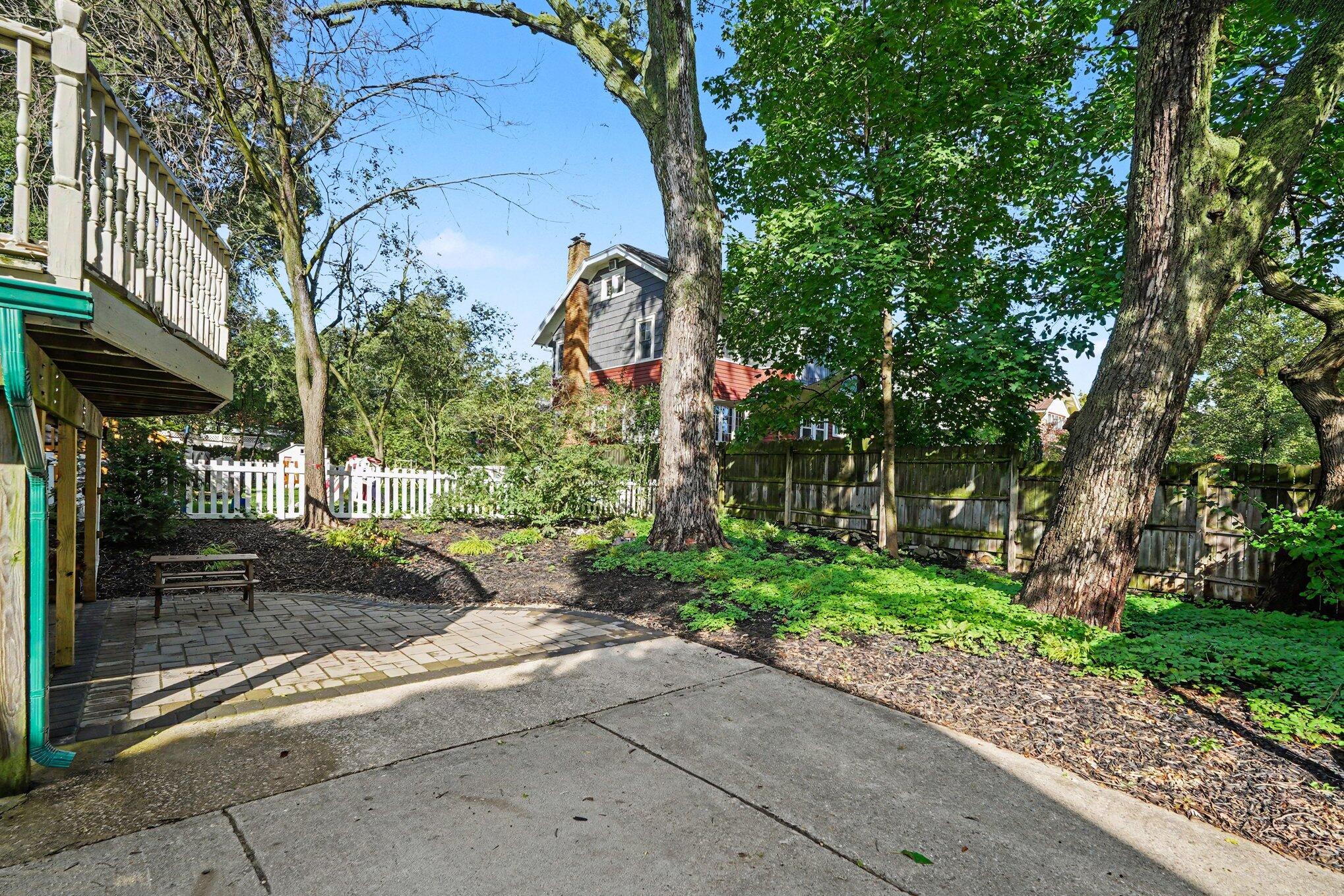 1653 Wealthy Street SE East Grand Rapids MI 49506
