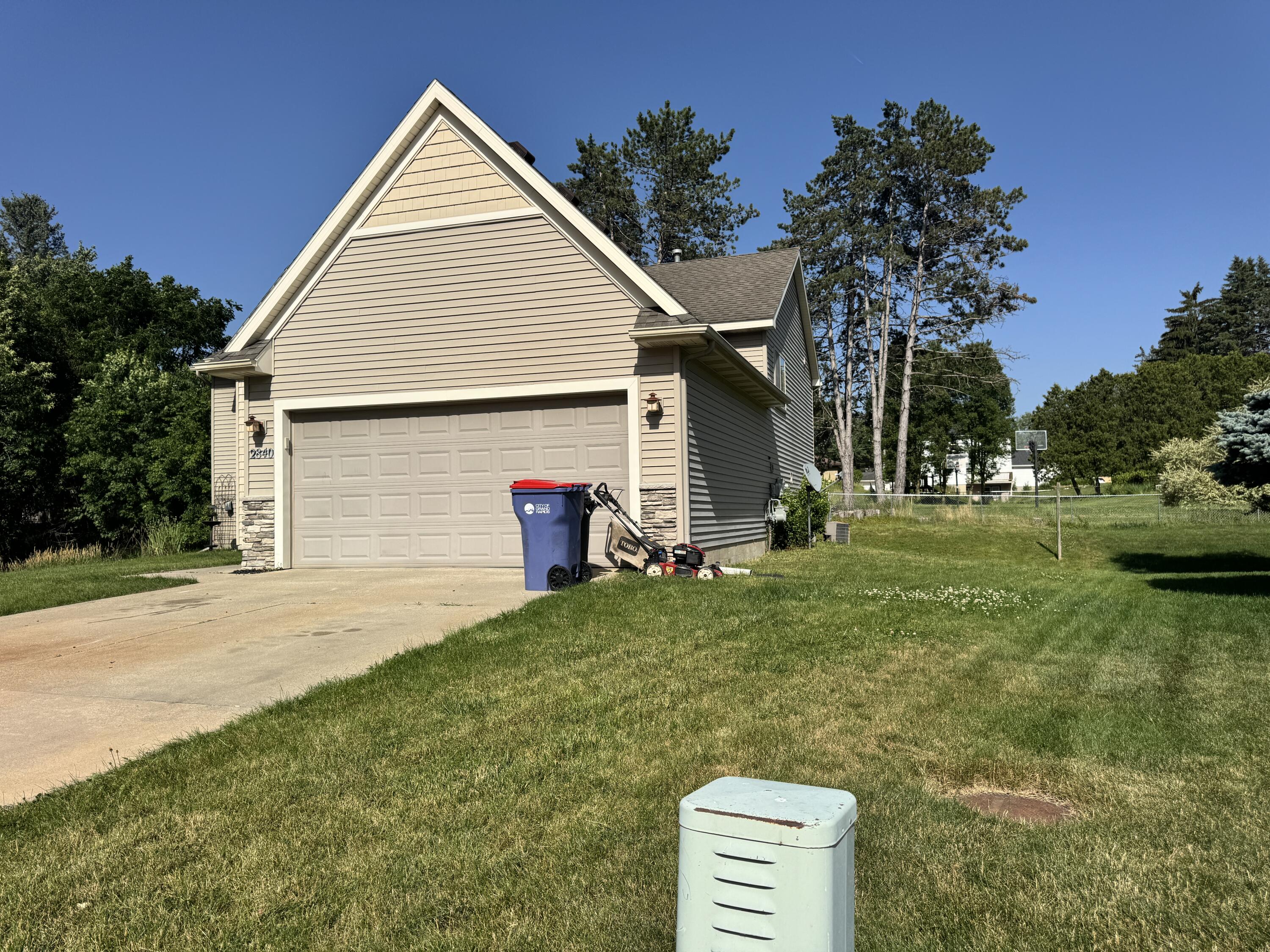 2840 Stonewood Court NW Grand Rapids MI 49504