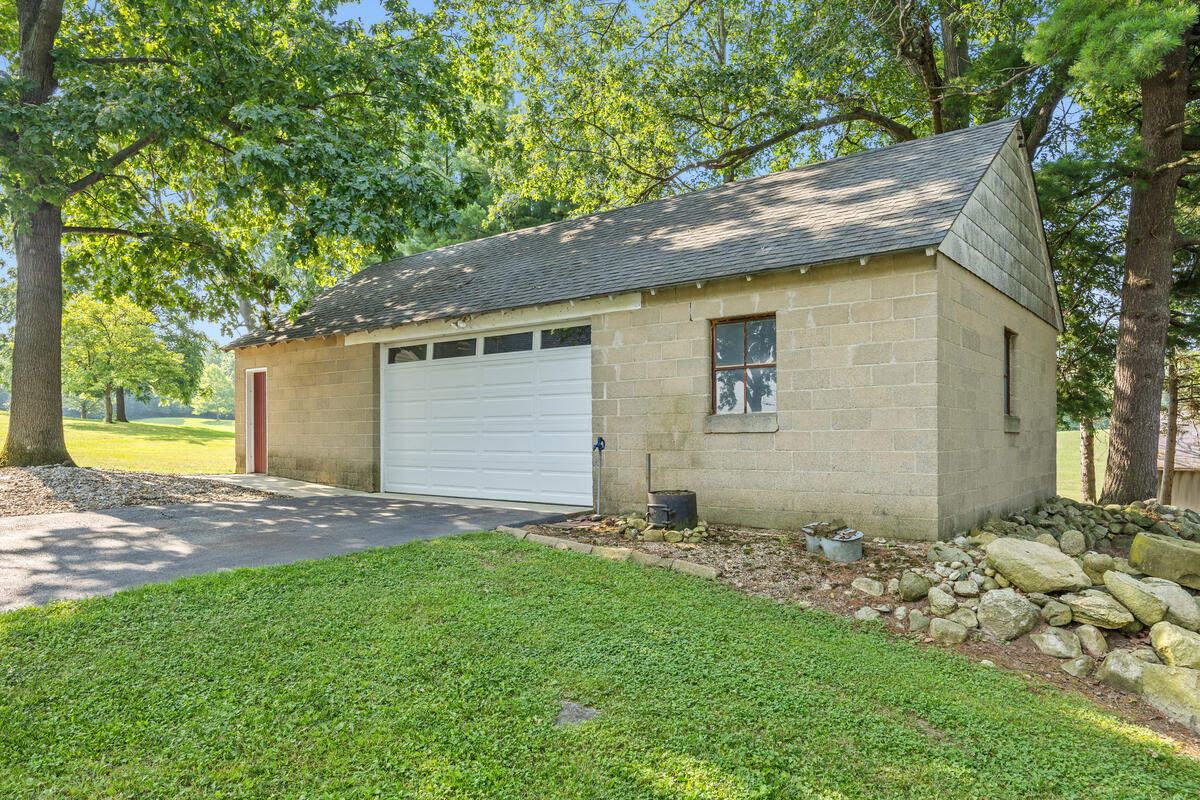 3082 Pine Lake Street Niles MI 49120