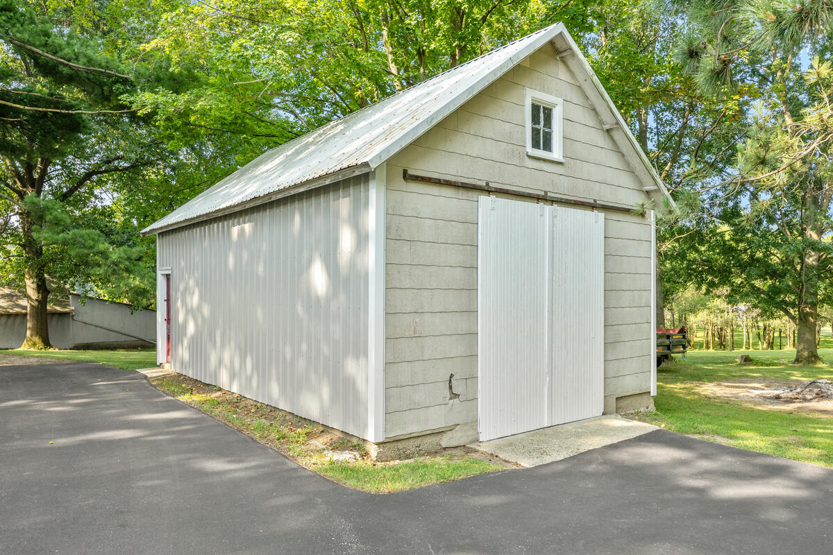 3082 Pine Lake Street Niles MI 49120
