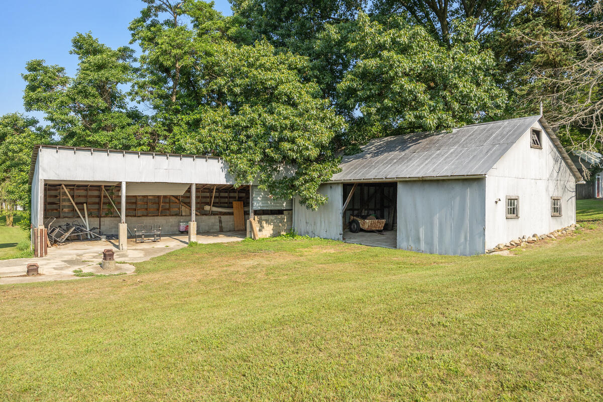 3082 Pine Lake Street Niles MI 49120