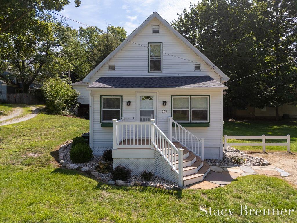 308 4th Street Allegan MI 49010