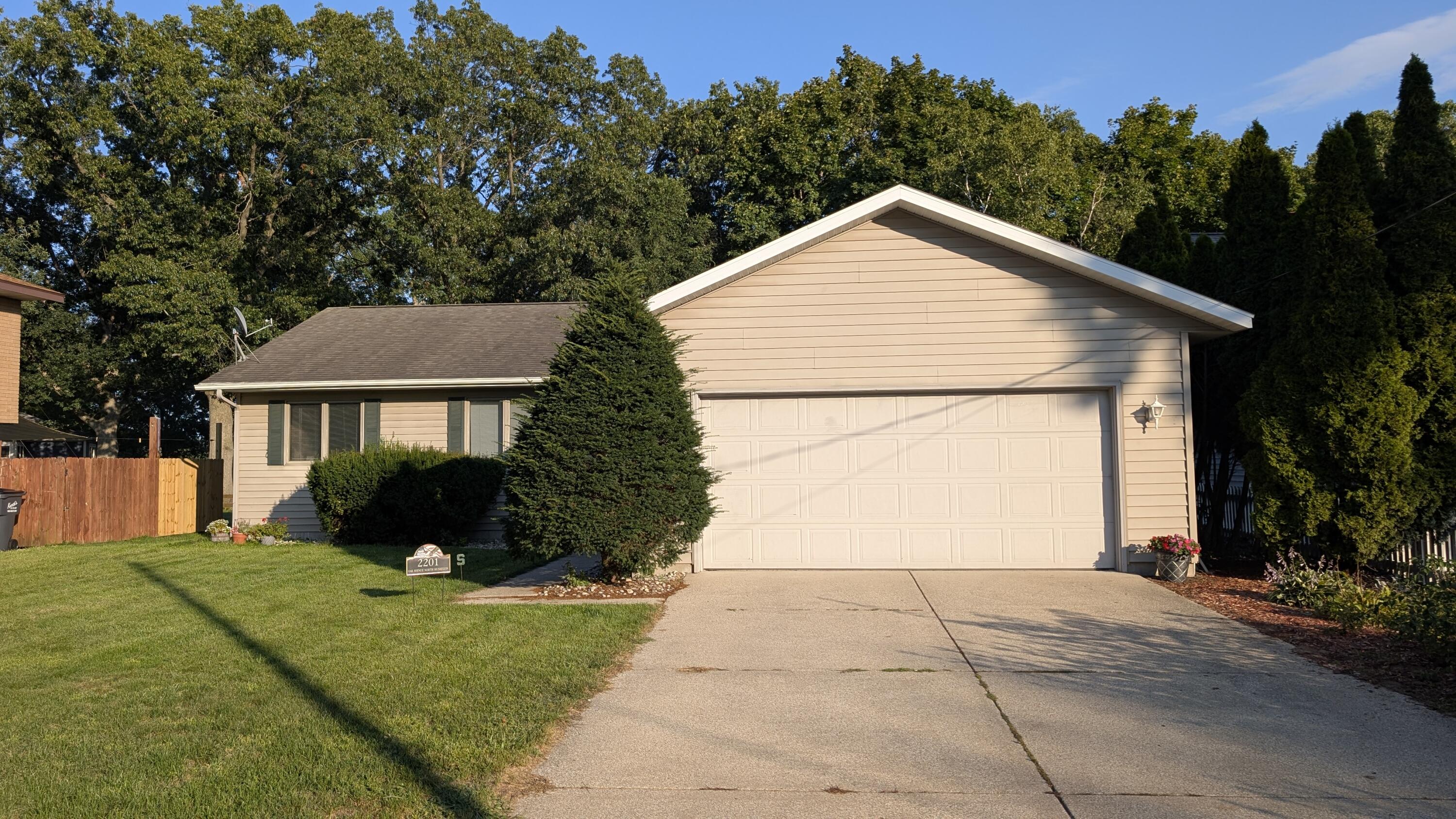 2201 Oak Avenue Muskegon MI 49445