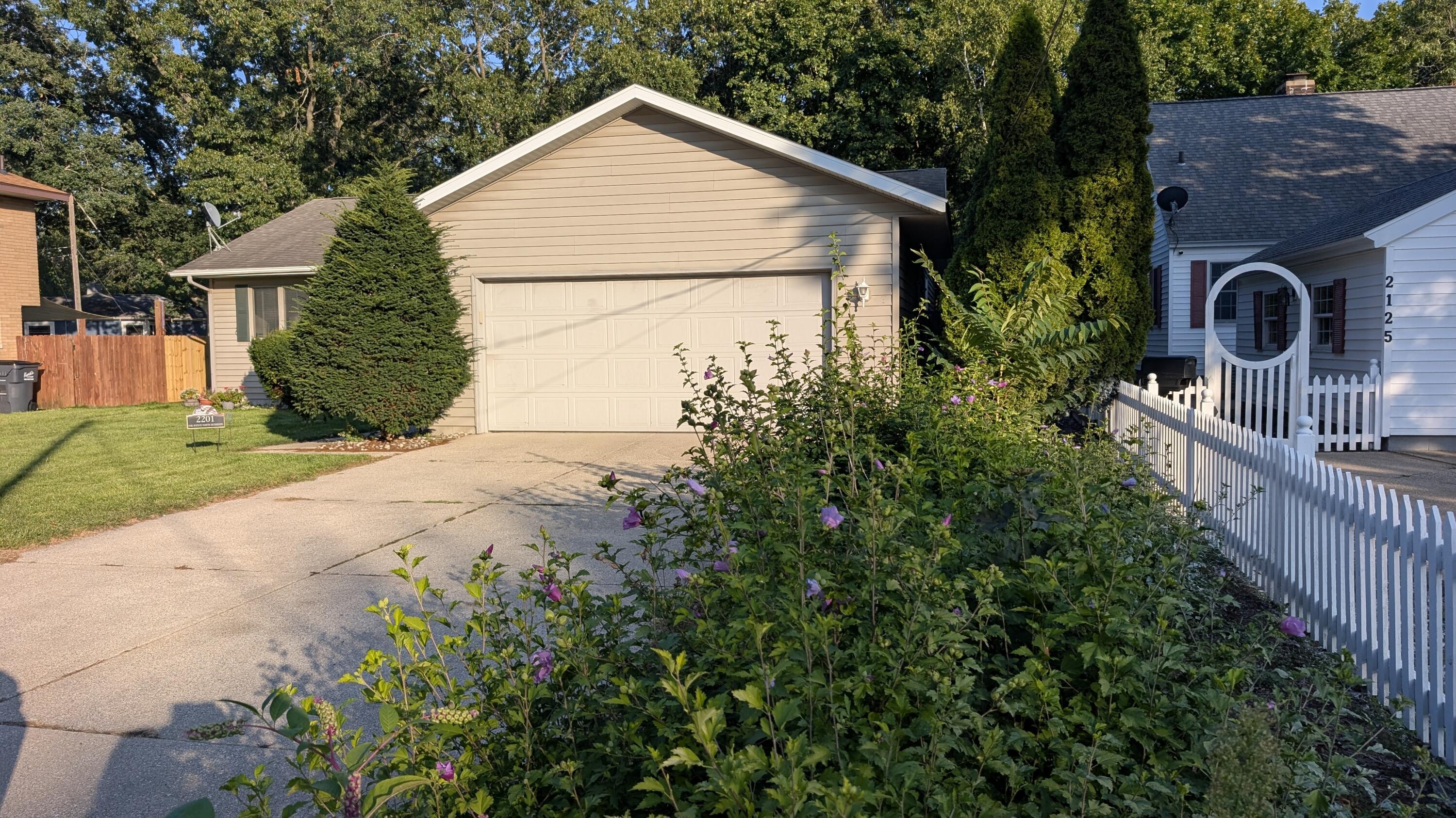 2201 Oak Avenue Muskegon MI 49445