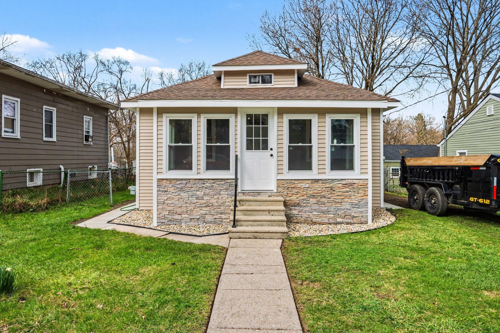 1215 Palmer Avenue Kalamazoo MI 49001