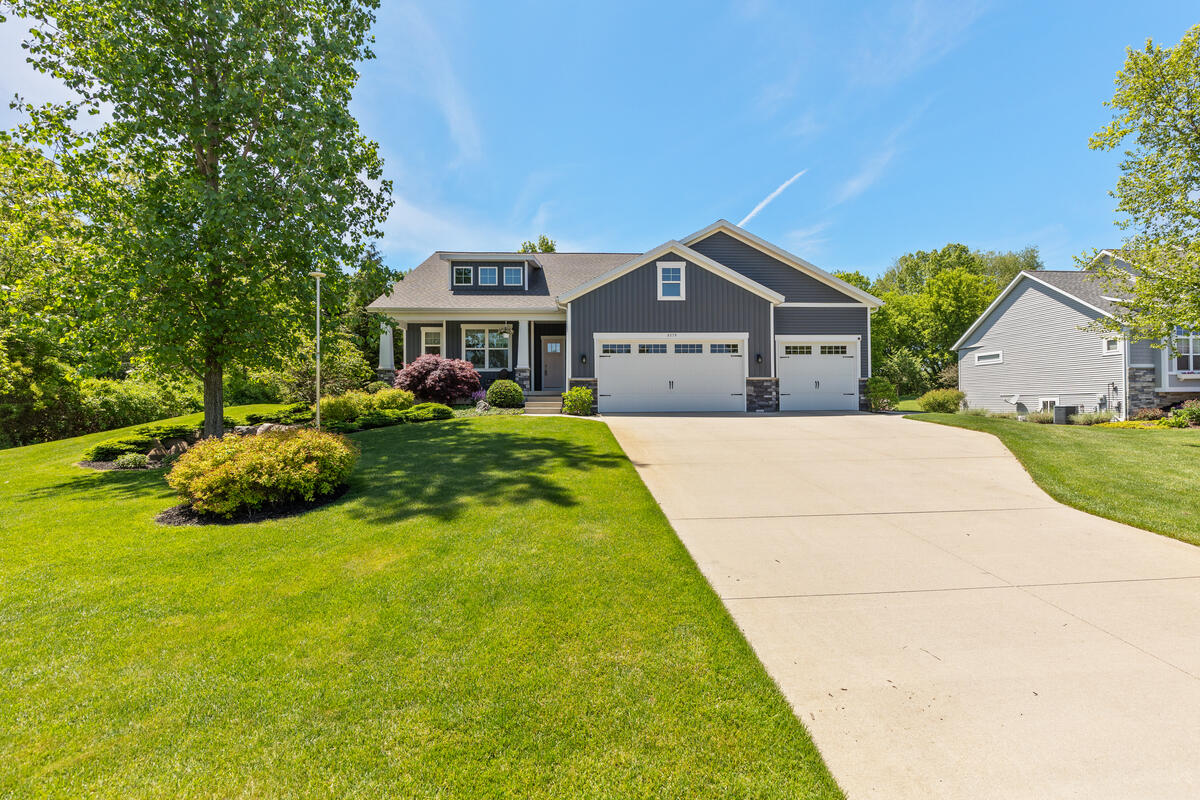 9579 Arrowcrest Drive NE Rockford MI 49341