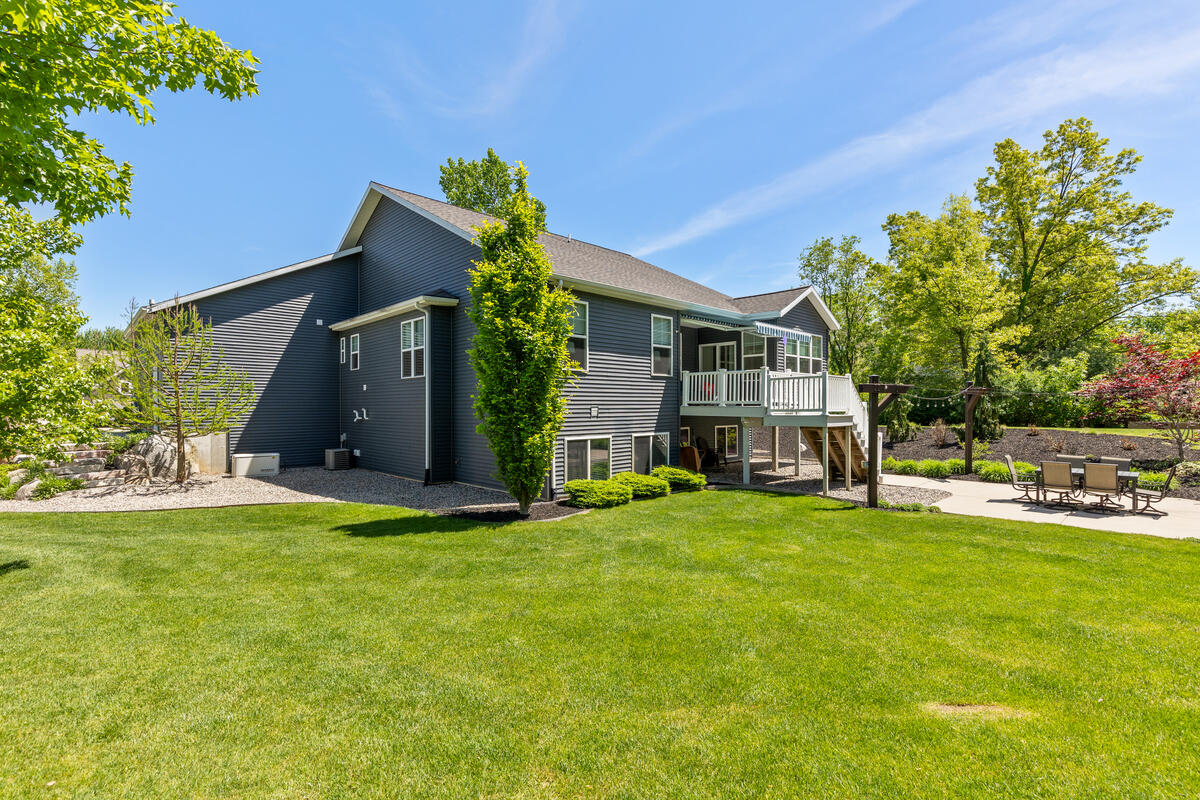 9579 Arrowcrest Drive NE Rockford MI 49341