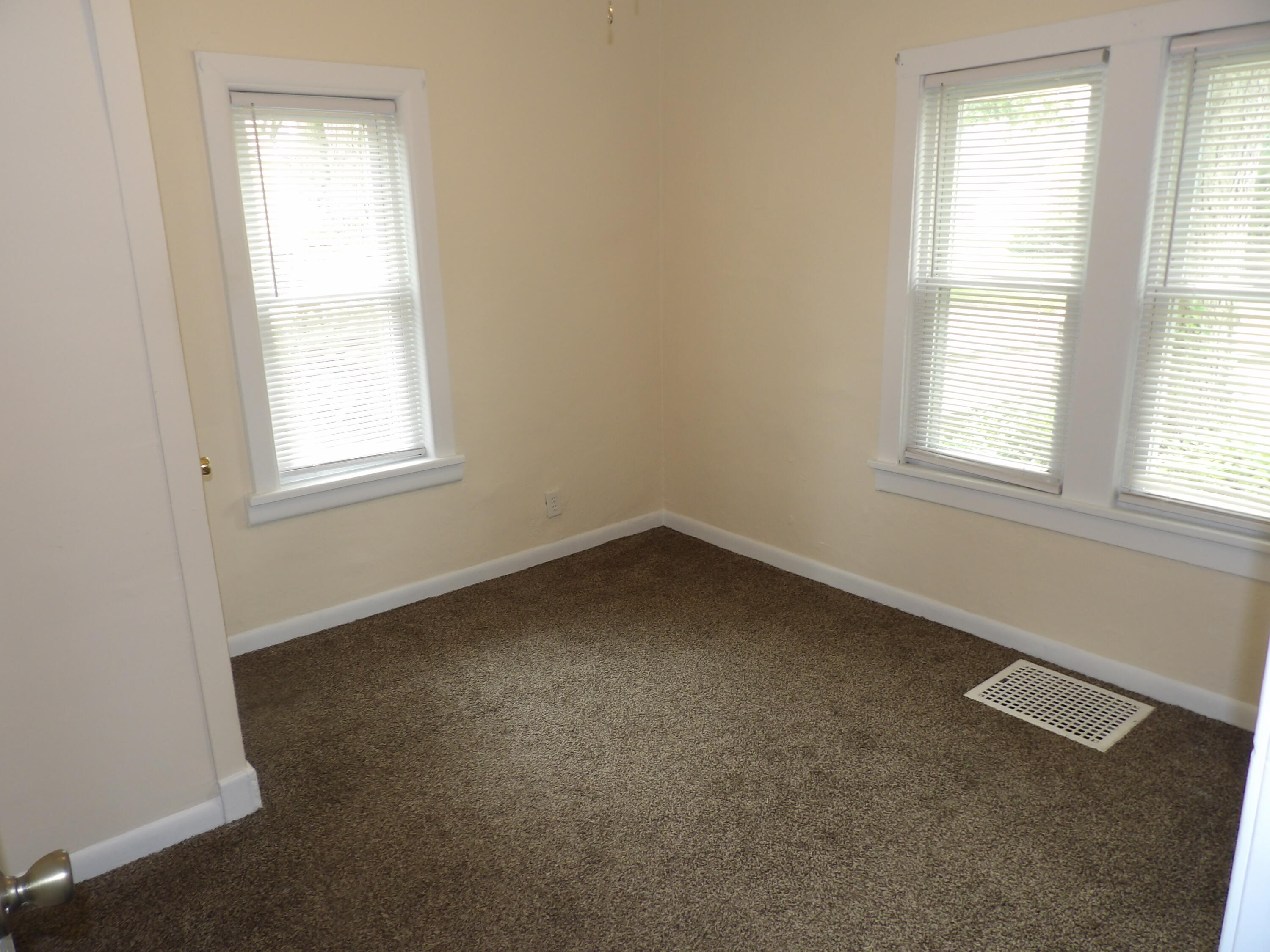 921 Burns Street Niles MI 49120