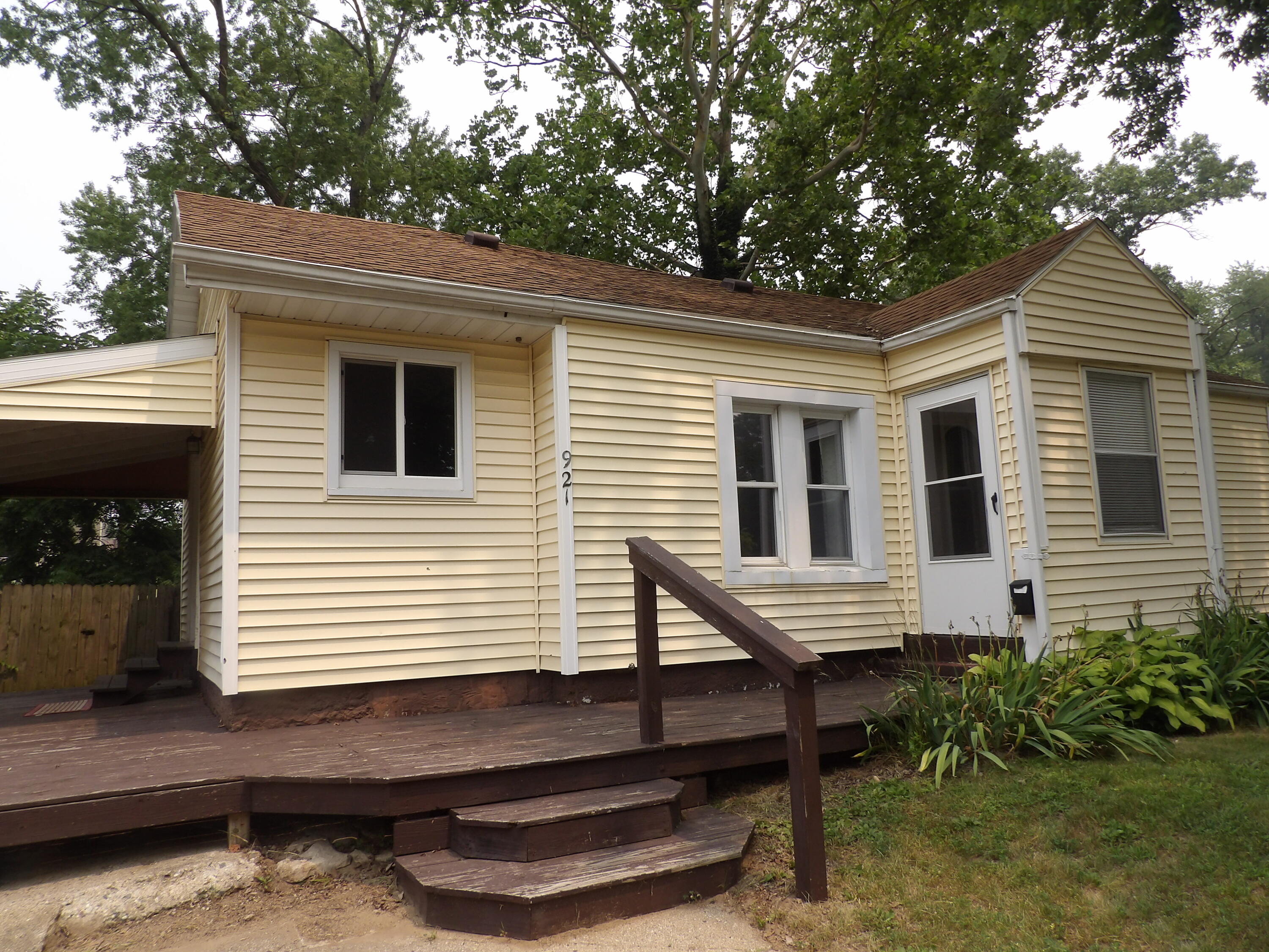921 Burns Street Niles MI 49120