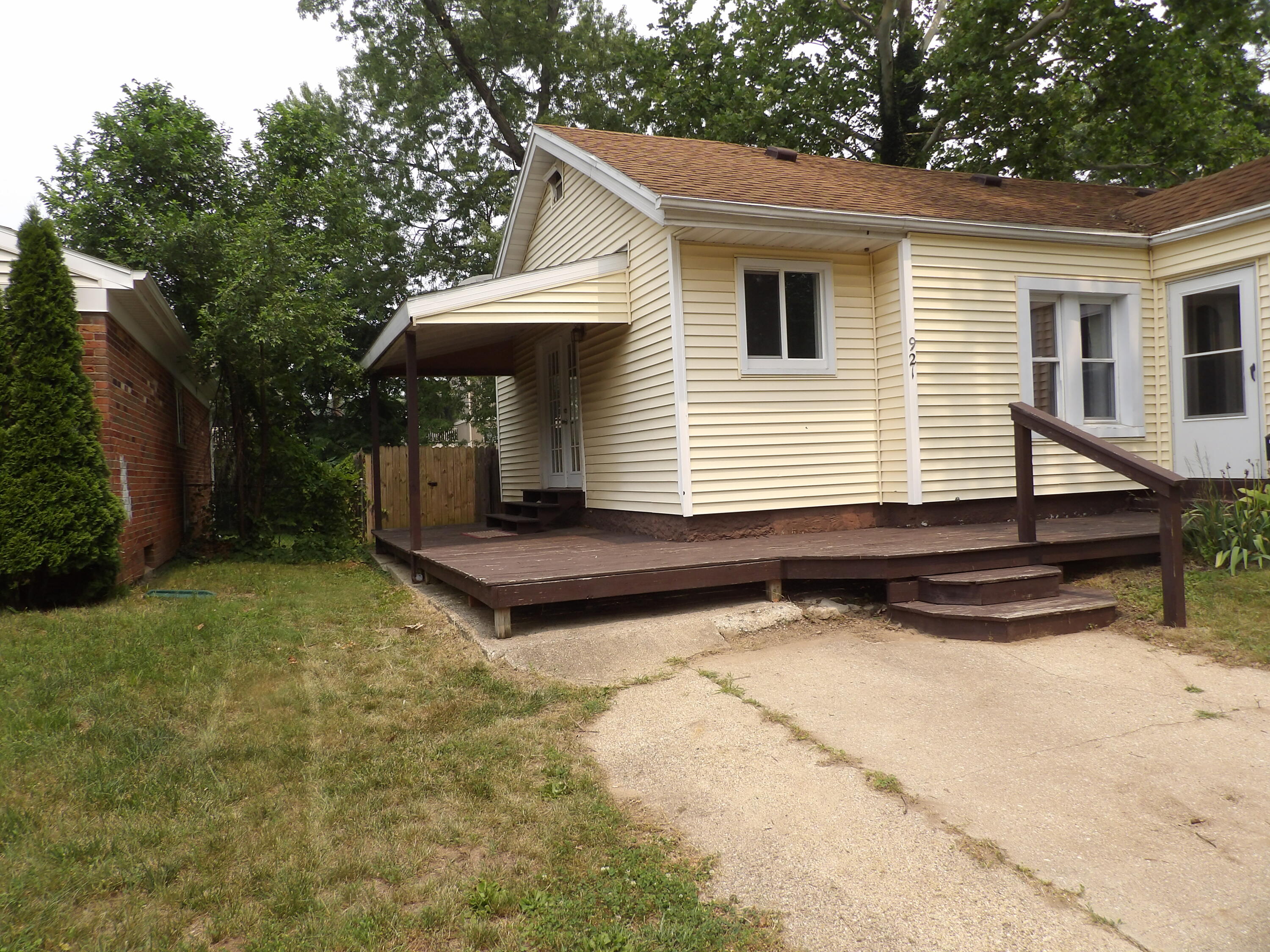 921 Burns Street Niles MI 49120
