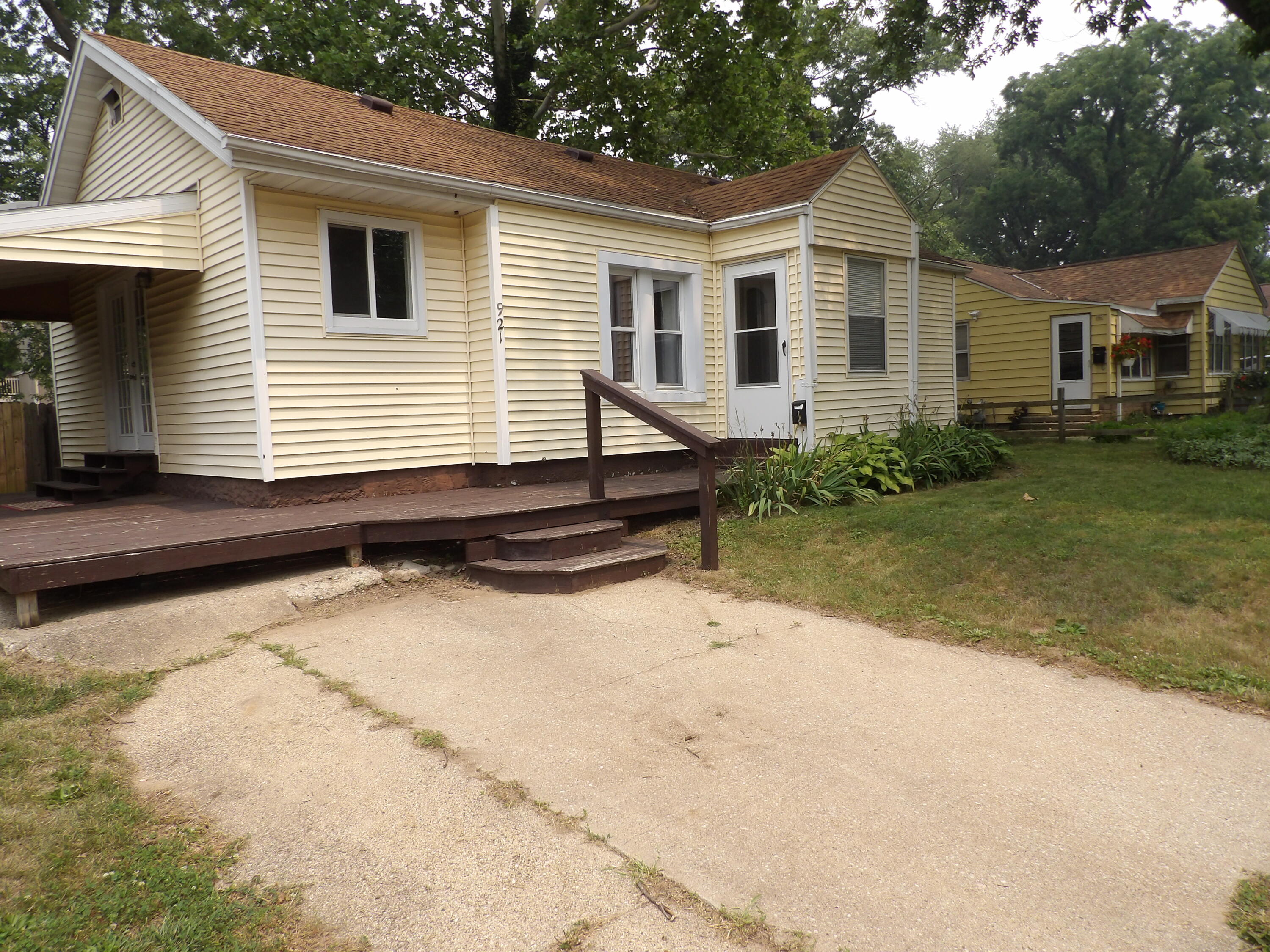 921 Burns Street Niles MI 49120