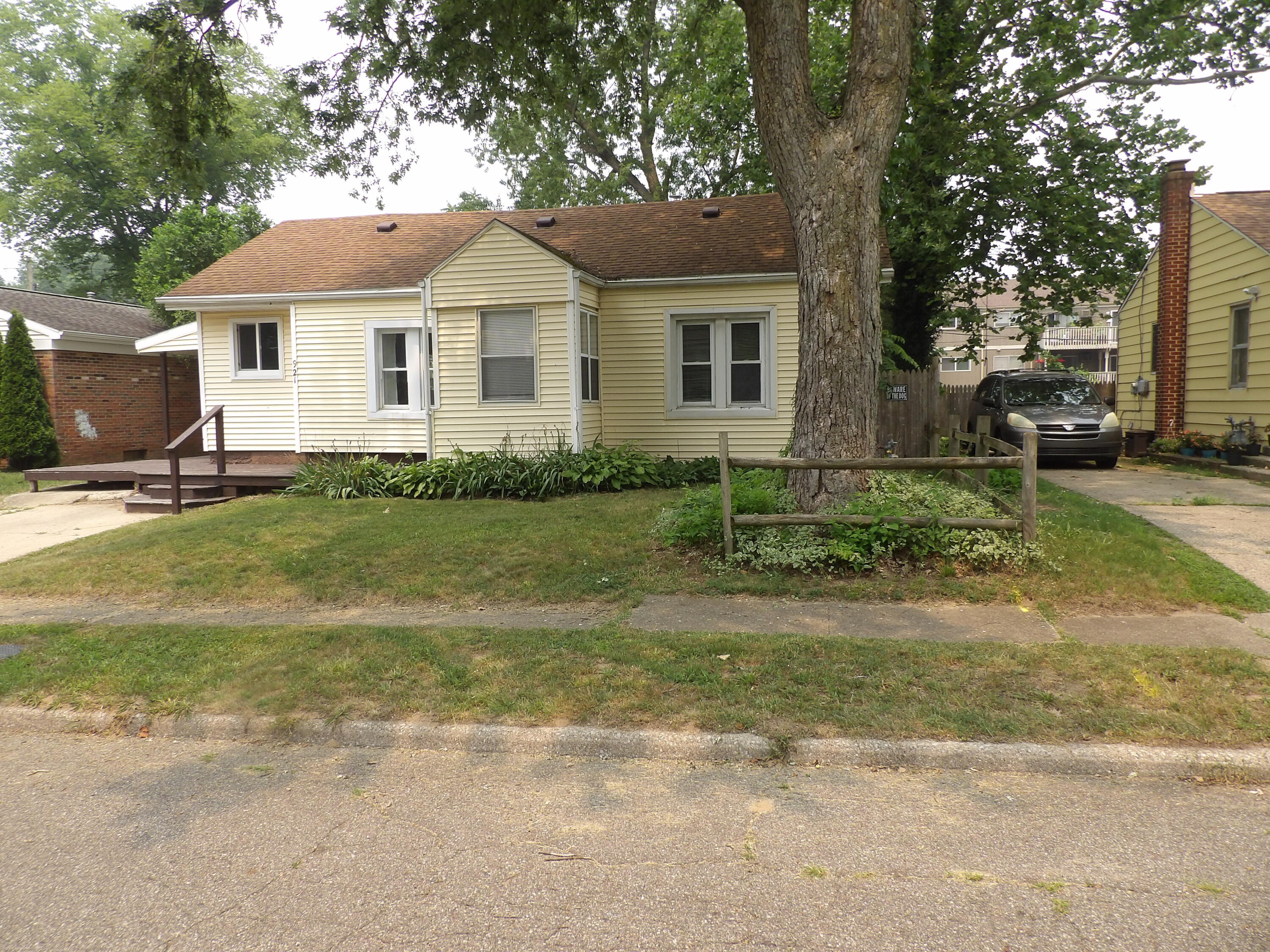 921 Burns Street Niles MI 49120