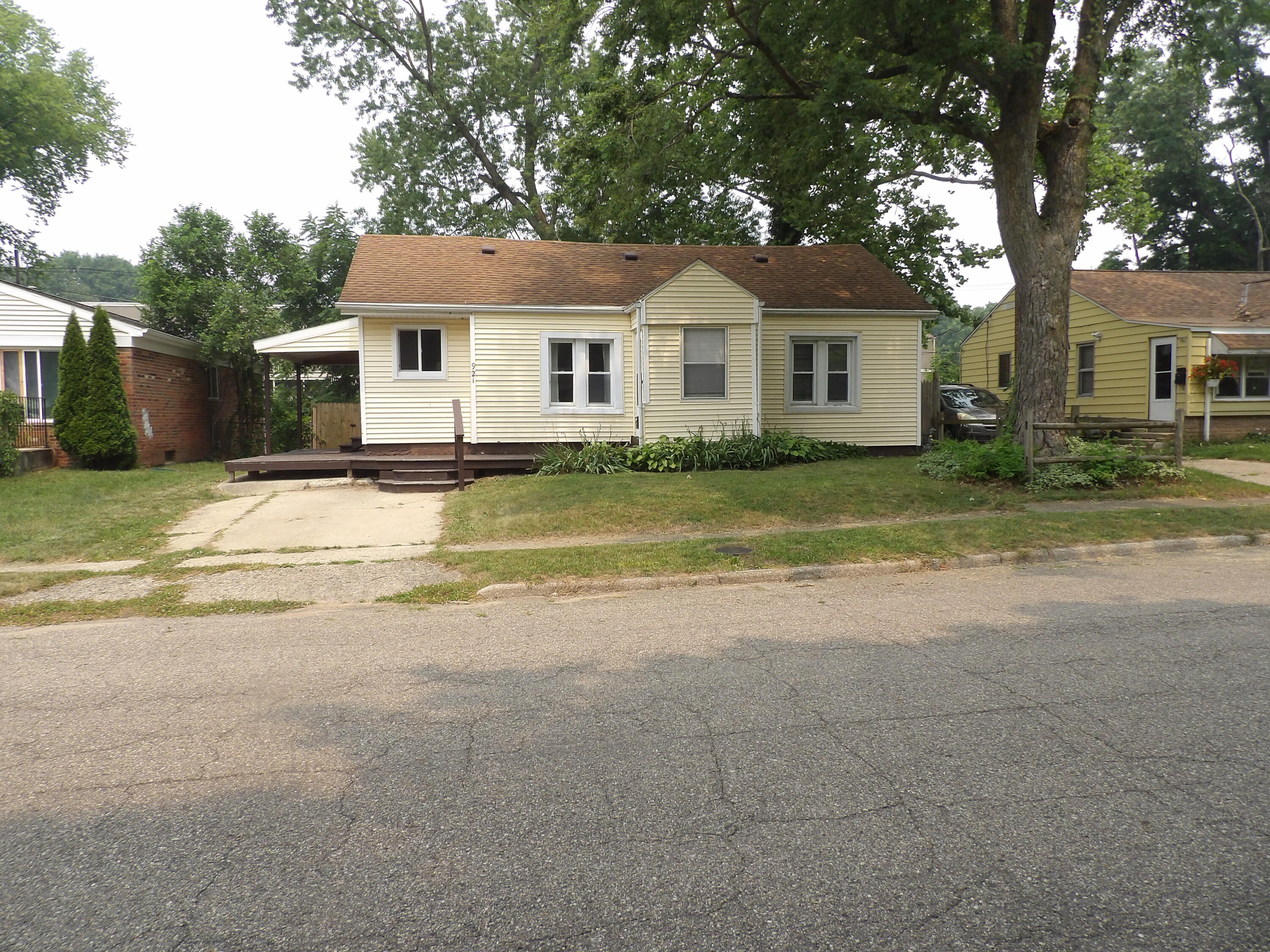 921 Burns Street Niles MI 49120