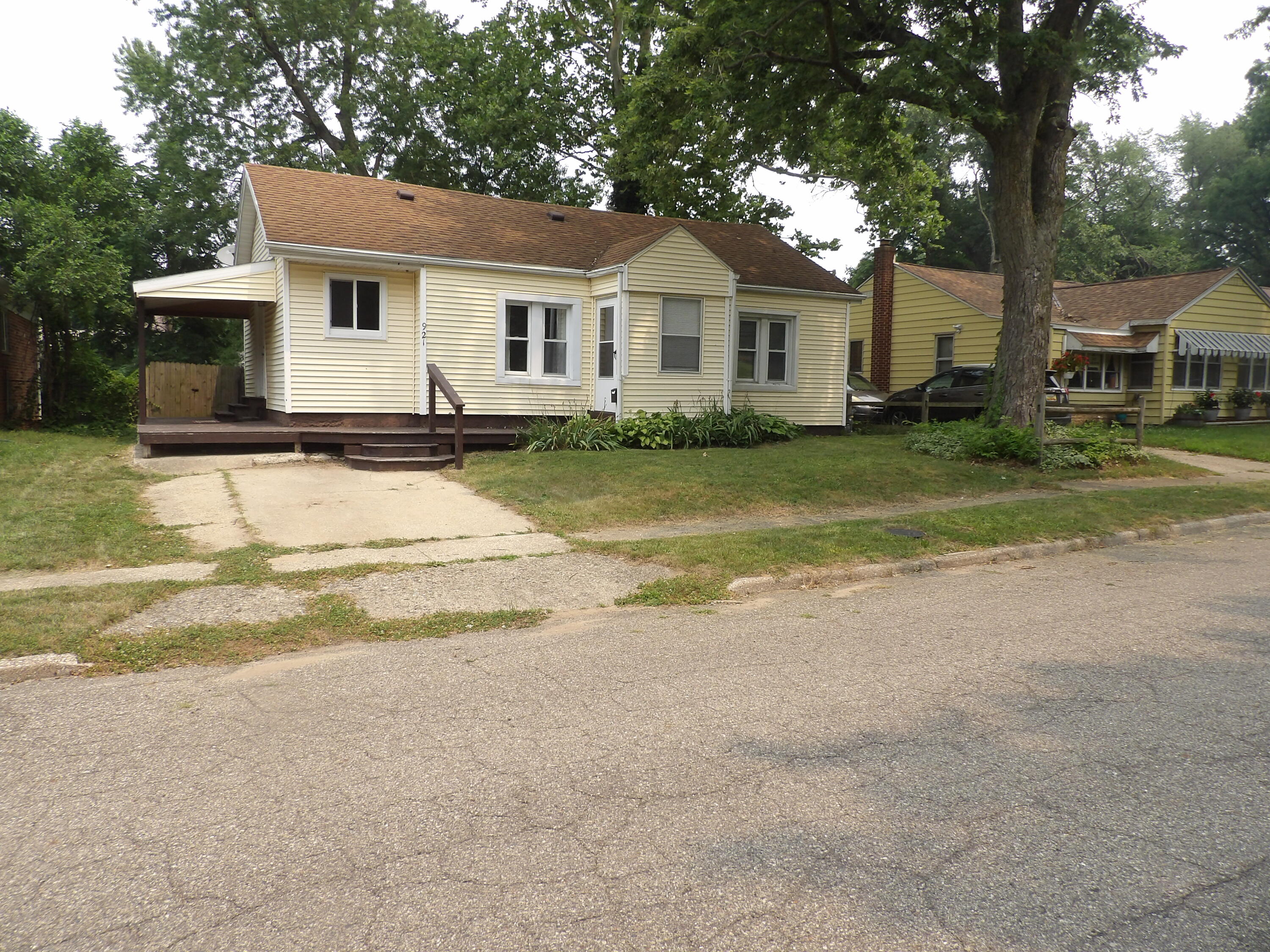 921 Burns Street Niles MI 49120