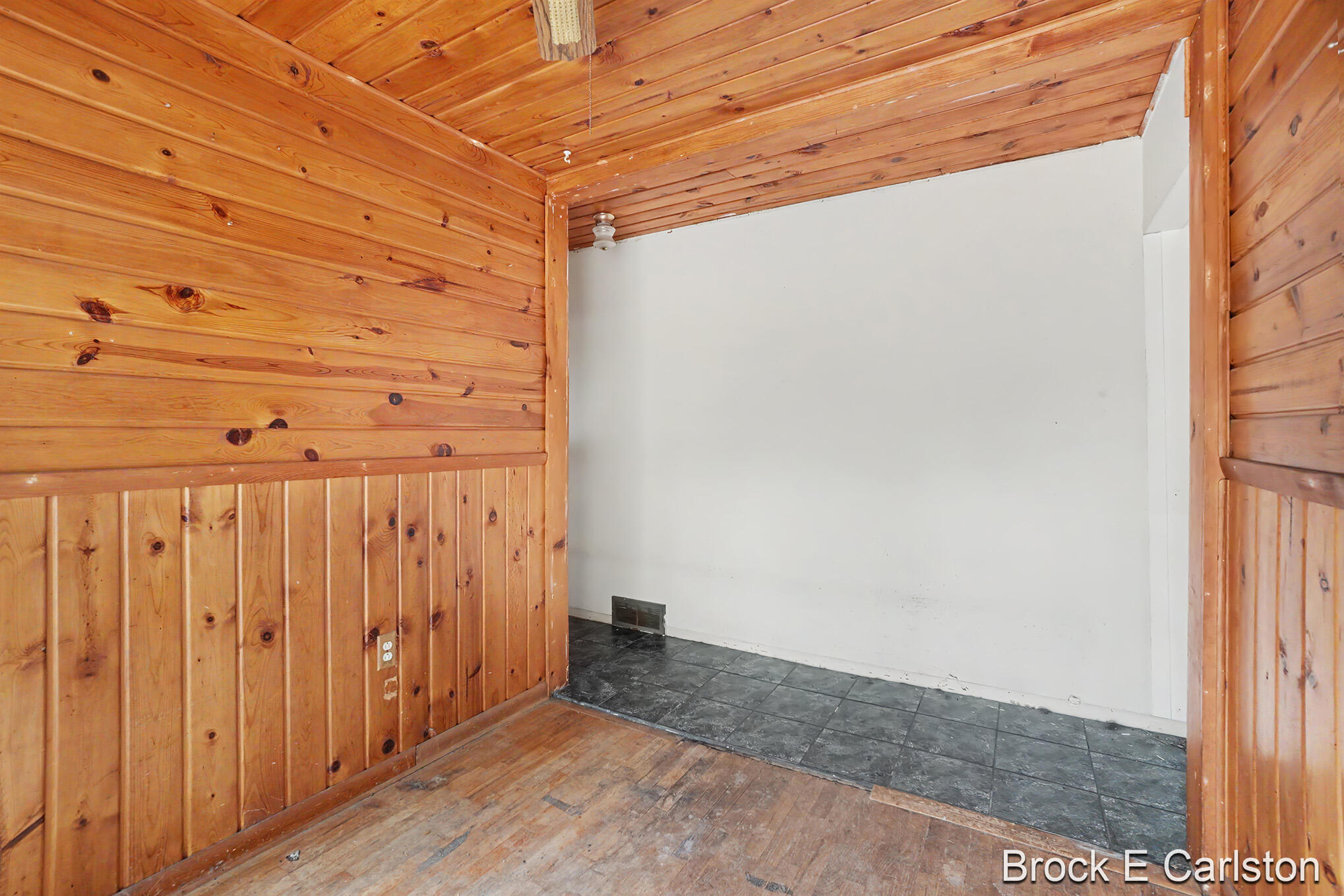 1442 Norwich Avenue Norton Shores MI 49444