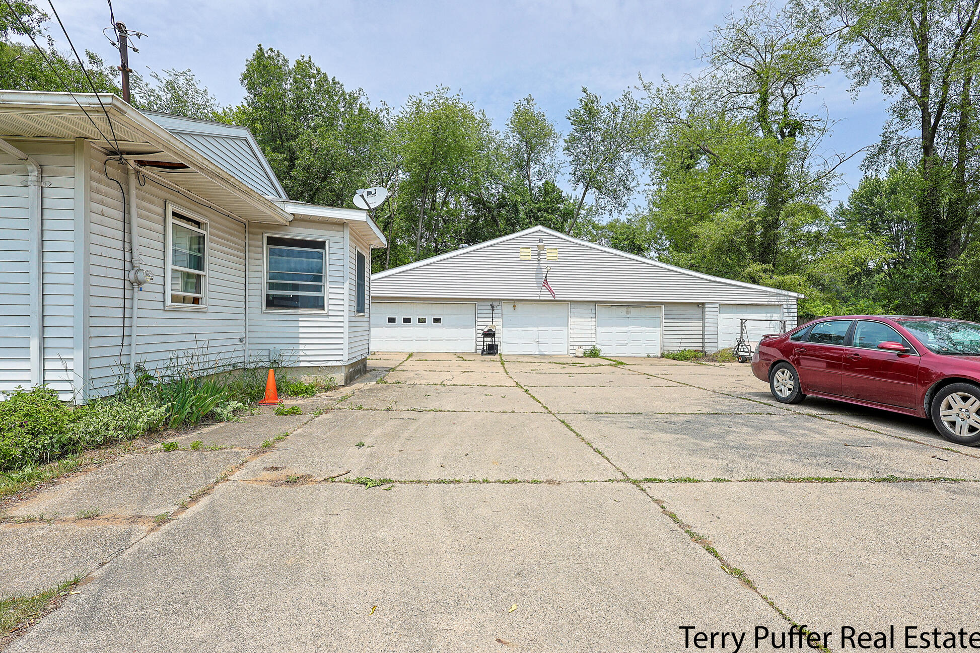 607 66th Street SE Grand Rapids MI 49548