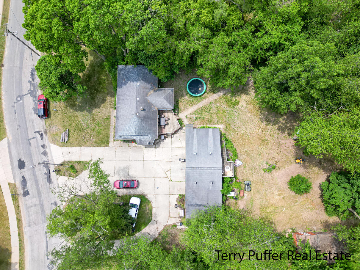 607 66th Street SE Grand Rapids MI 49548