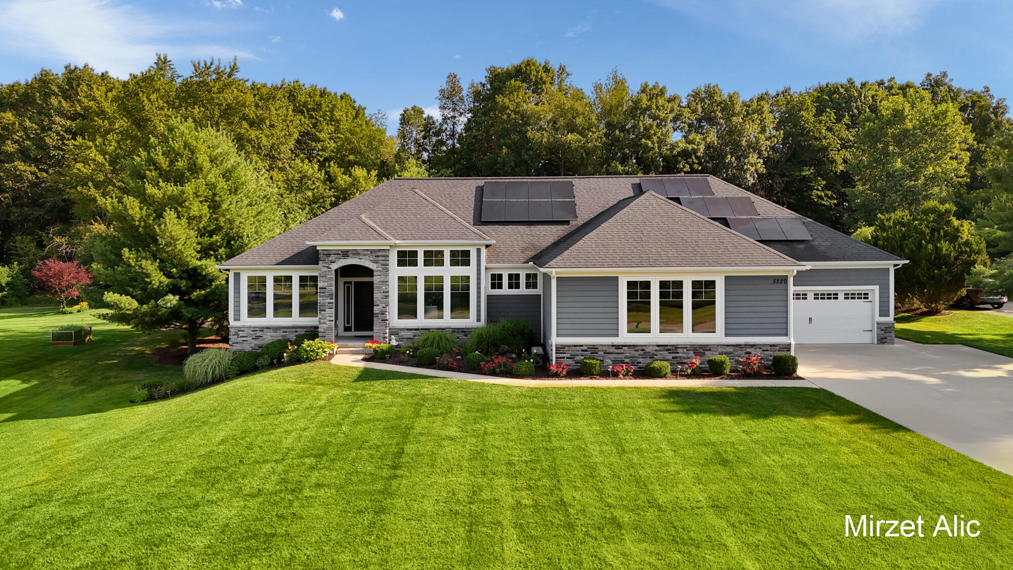 5220 Canyon River Drive NE Ada MI 49301