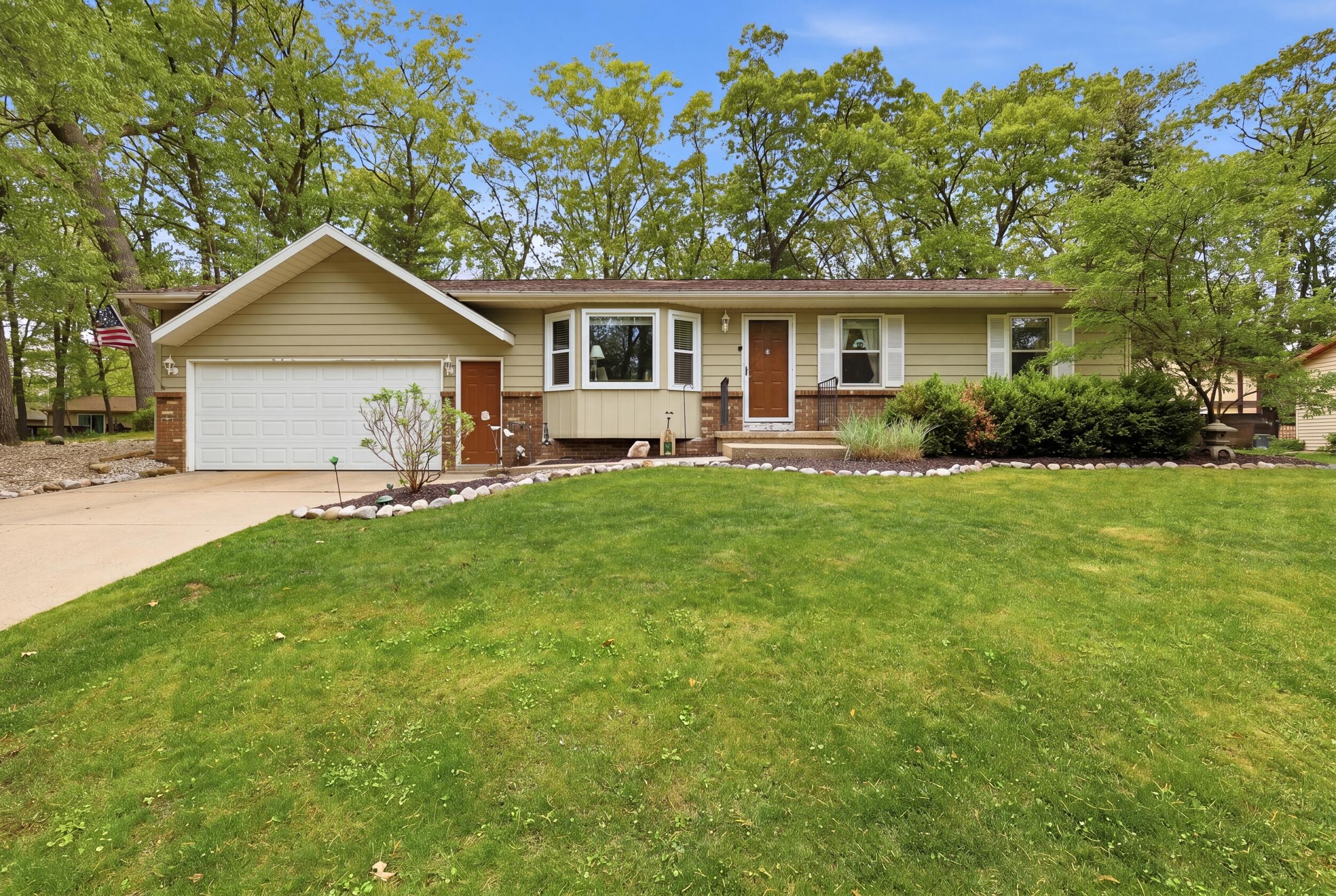 2433 Glen Valley Drive NW Grand Rapids MI 49544