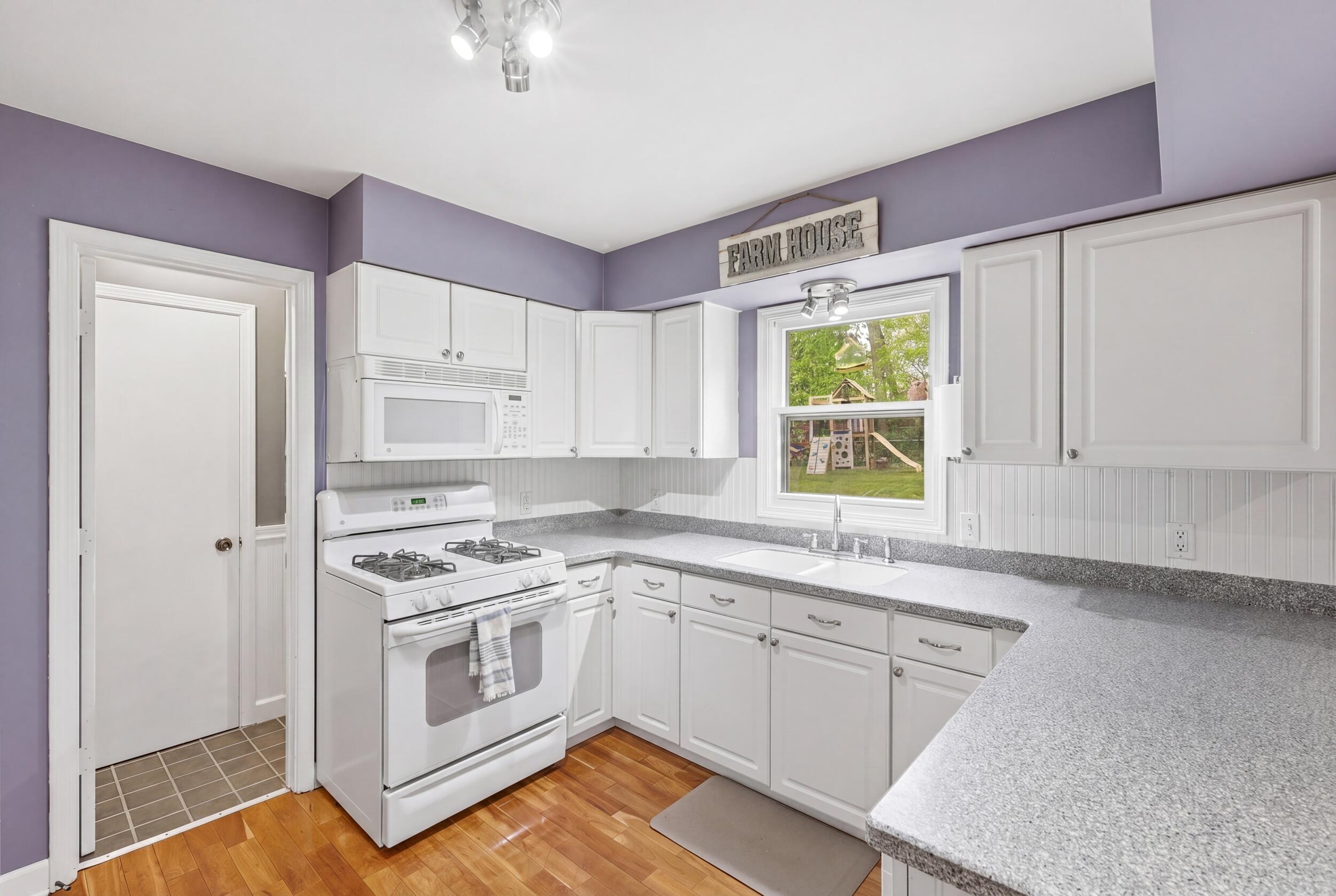 2433 Glen Valley Drive NW Grand Rapids MI 49544