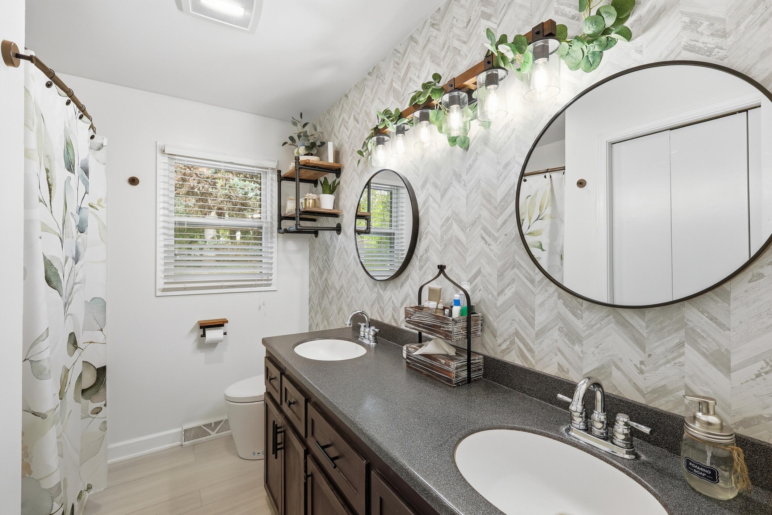 2433 Glen Valley Drive NW Grand Rapids MI 49544