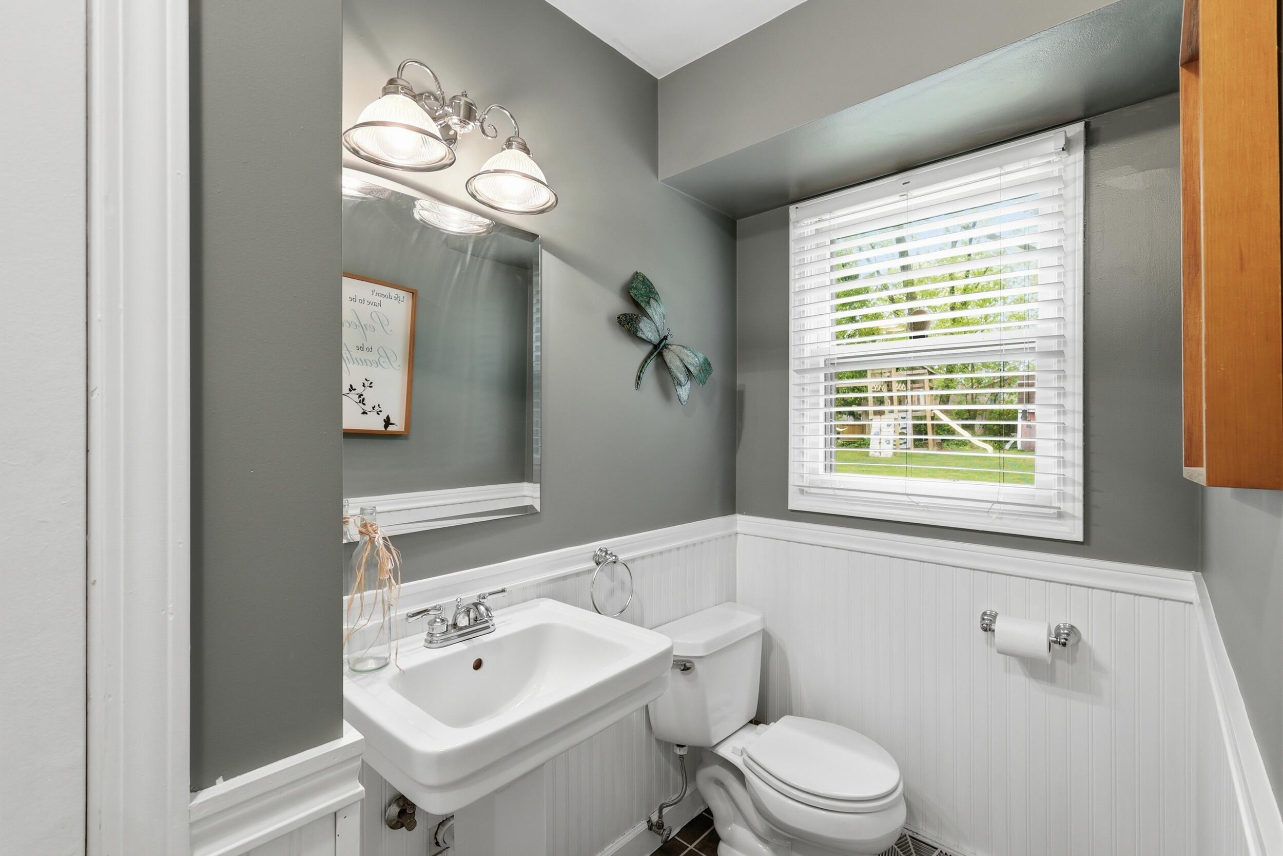 2433 Glen Valley Drive NW Grand Rapids MI 49544