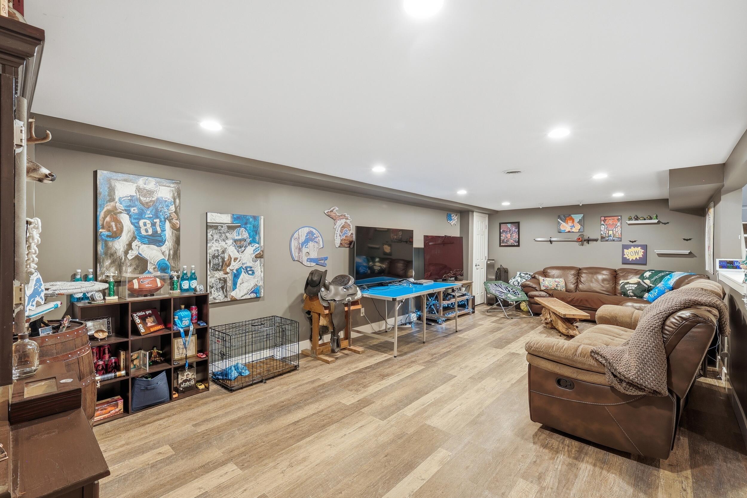 2433 Glen Valley Drive NW Grand Rapids MI 49544
