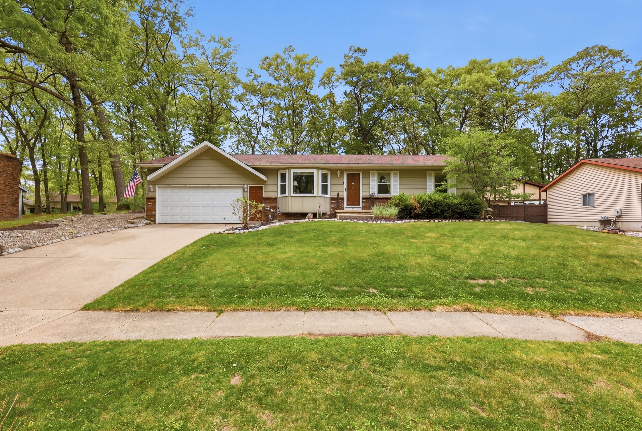 2433 Glen Valley Drive NW Grand Rapids MI 49544