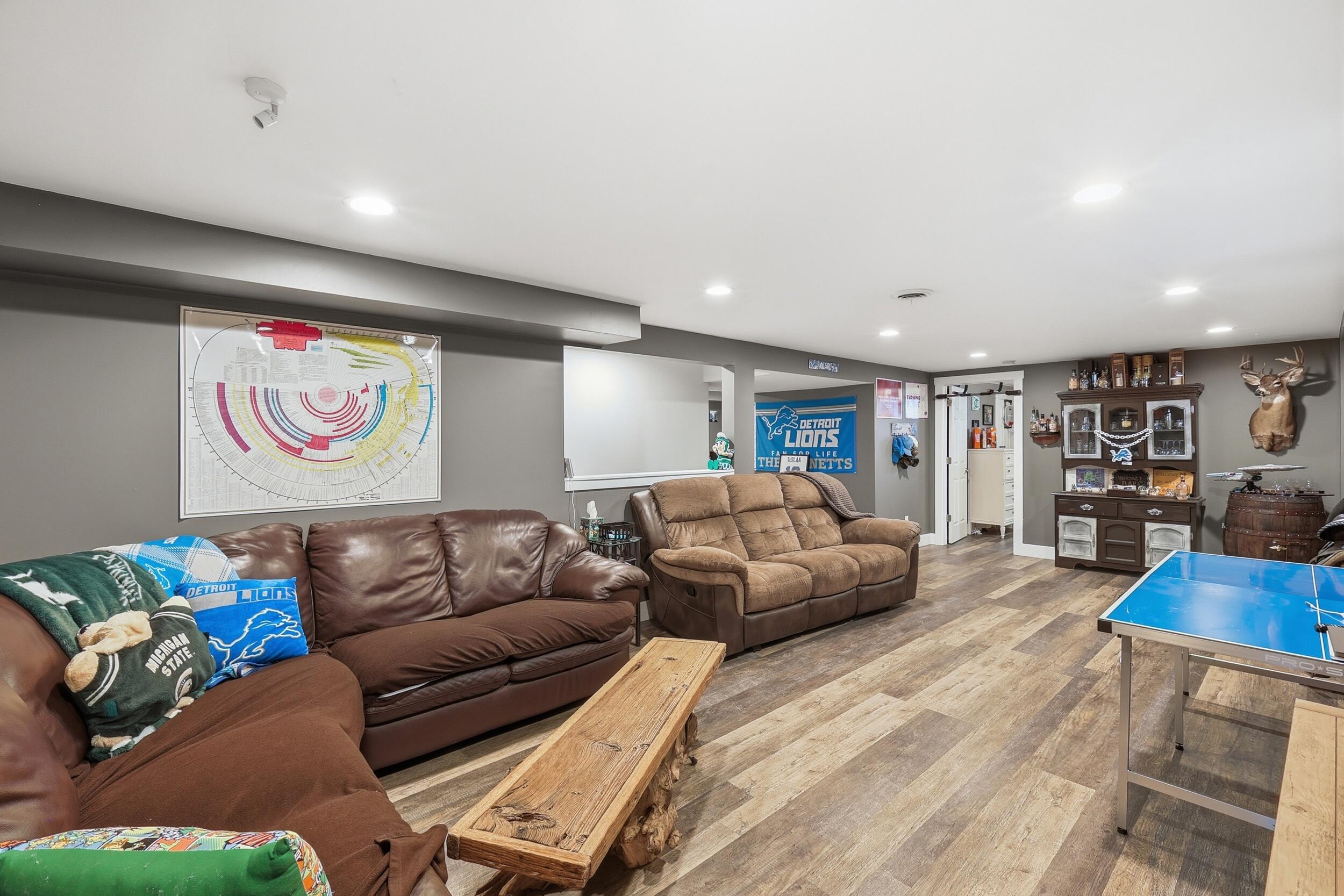 2433 Glen Valley Drive NW Grand Rapids MI 49544