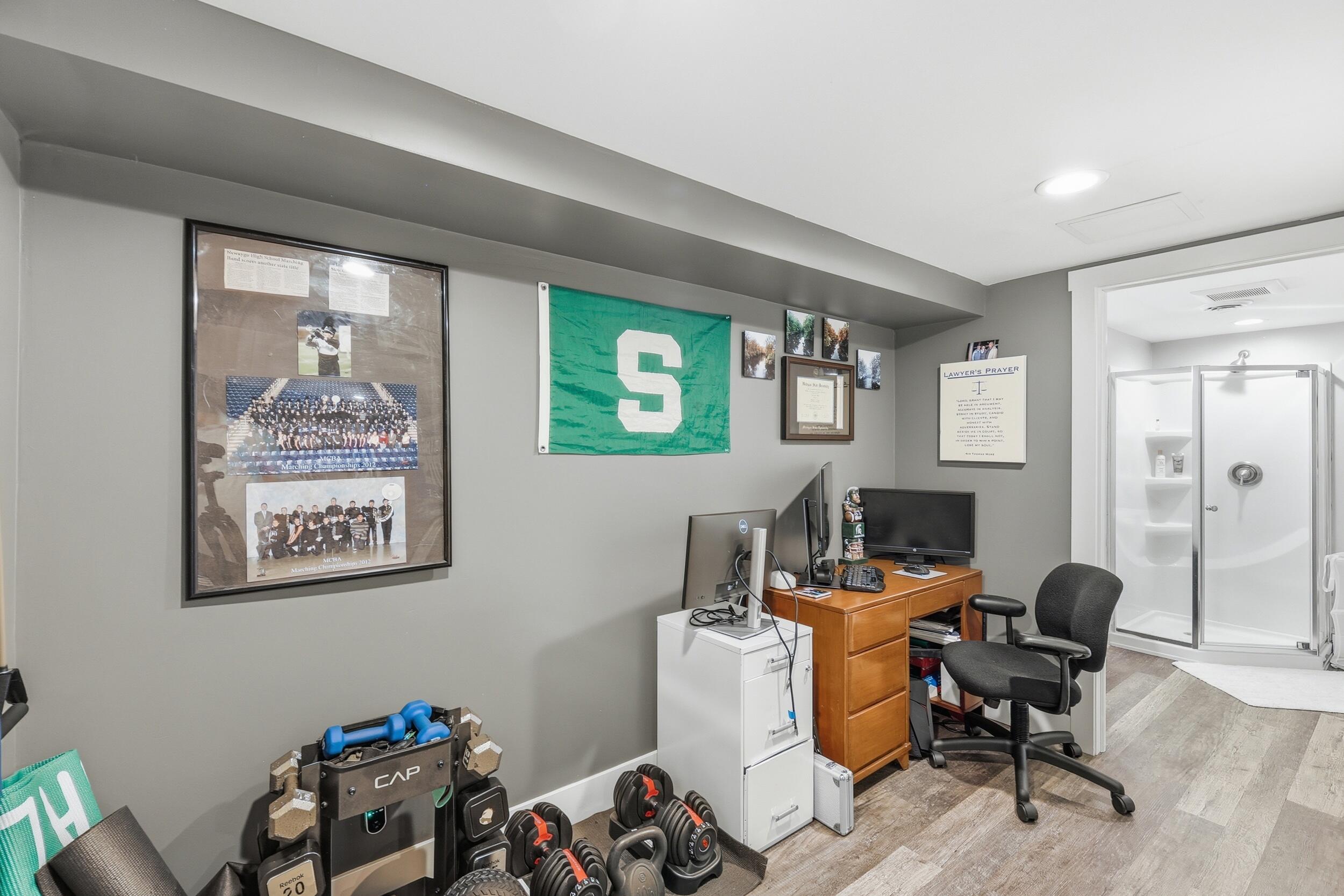 2433 Glen Valley Drive NW Grand Rapids MI 49544