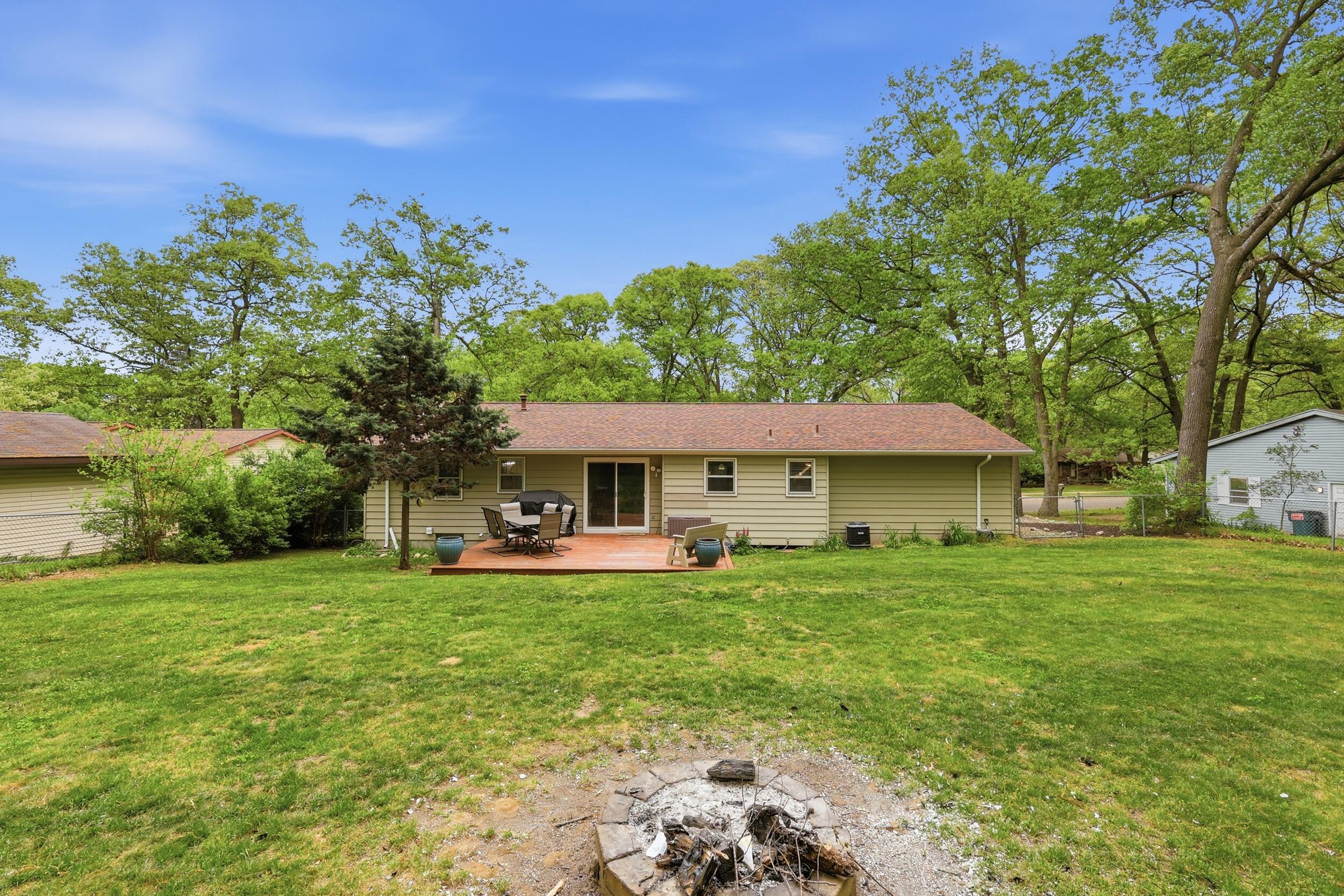 2433 Glen Valley Drive NW Grand Rapids MI 49544