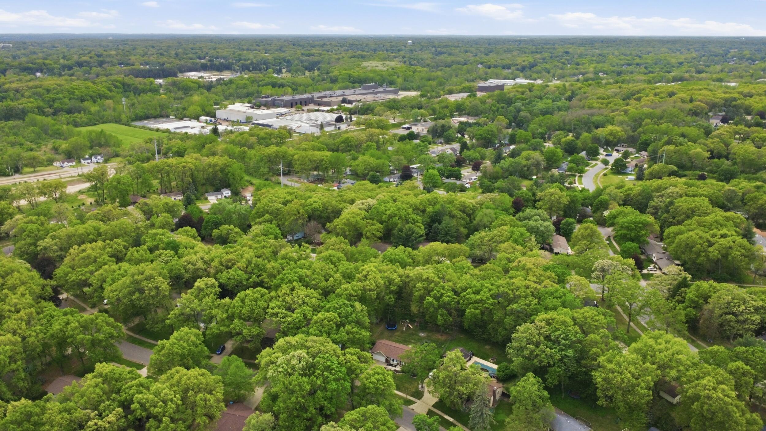 2433 Glen Valley Drive NW Grand Rapids MI 49544