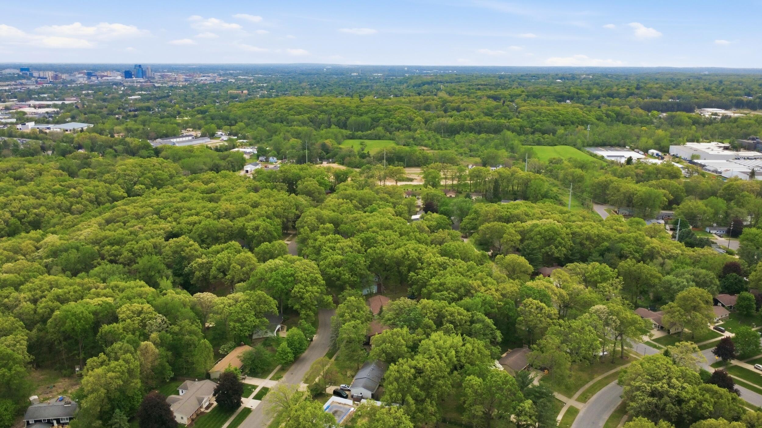 2433 Glen Valley Drive NW Grand Rapids MI 49544