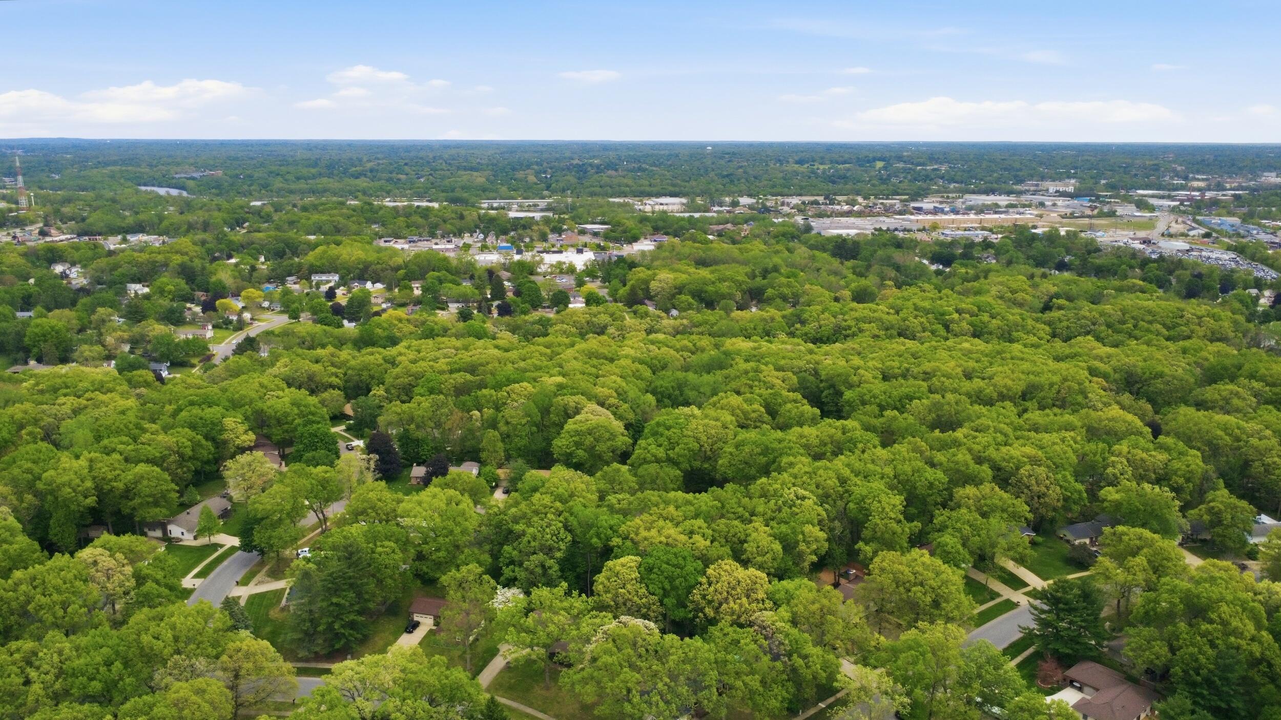 2433 Glen Valley Drive NW Grand Rapids MI 49544
