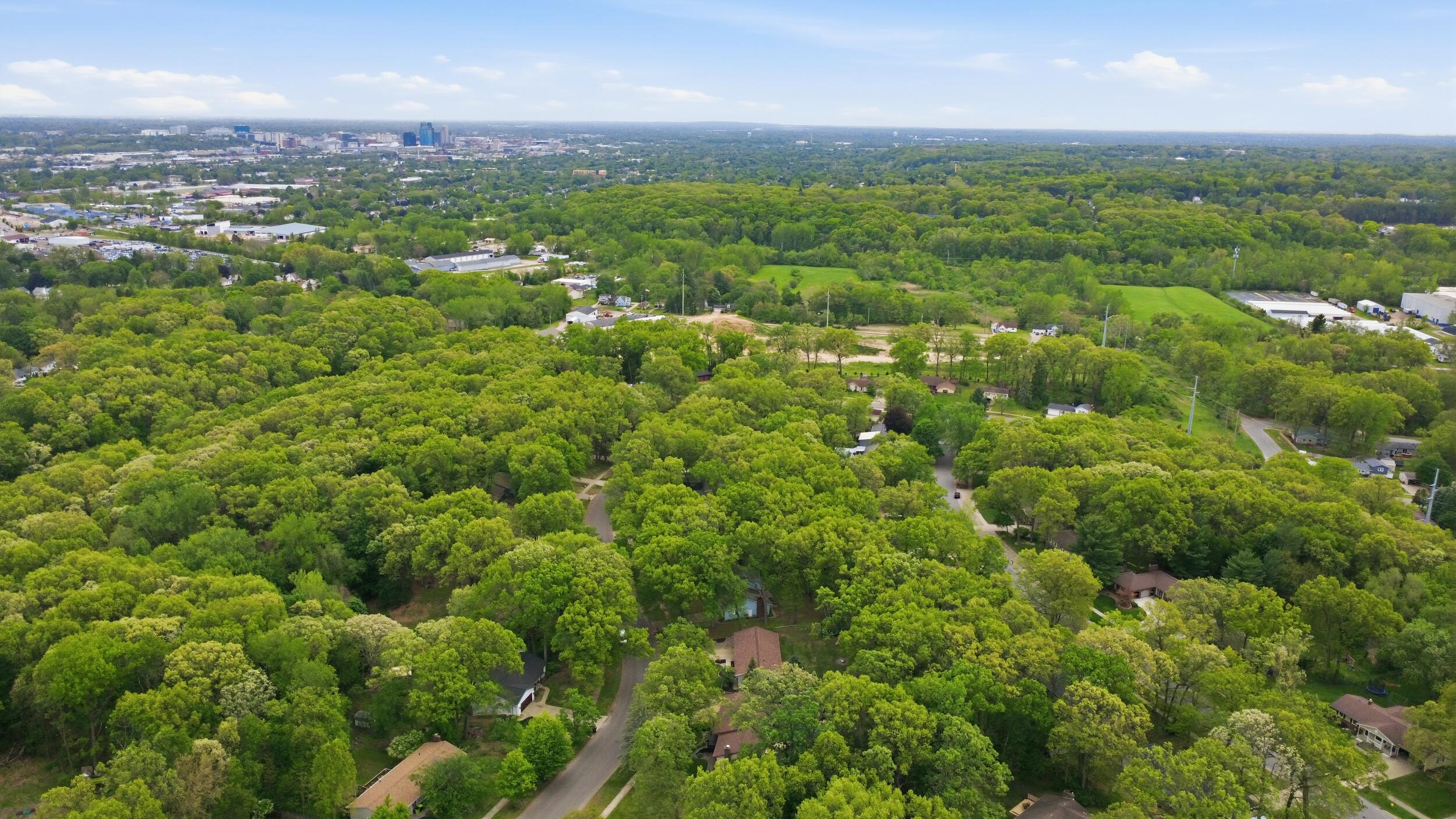 2433 Glen Valley Drive NW Grand Rapids MI 49544