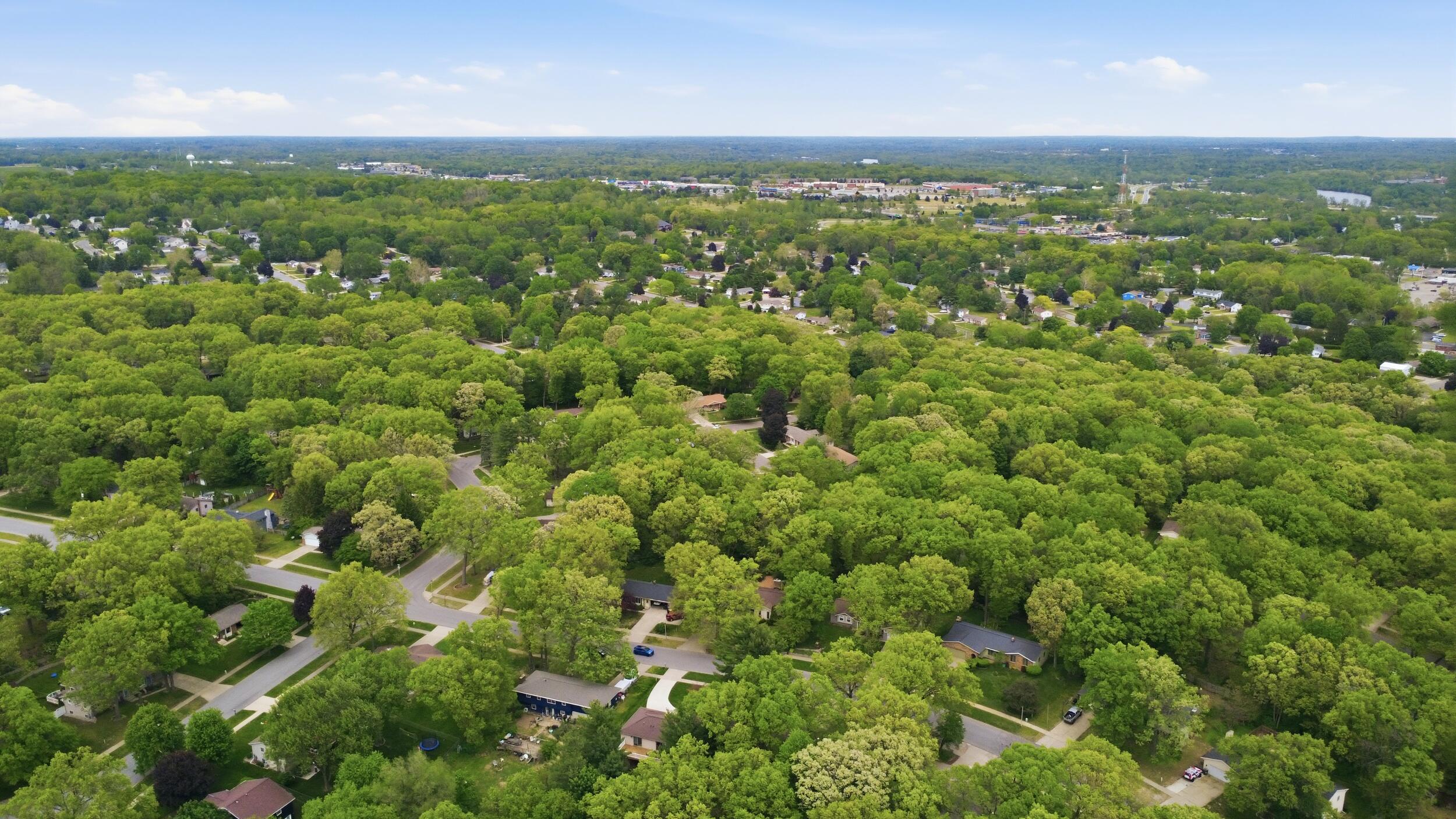 2433 Glen Valley Drive NW Grand Rapids MI 49544