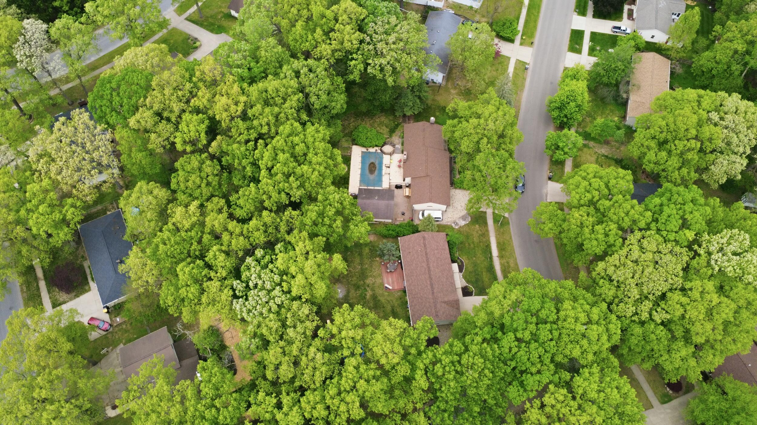 2433 Glen Valley Drive NW Grand Rapids MI 49544