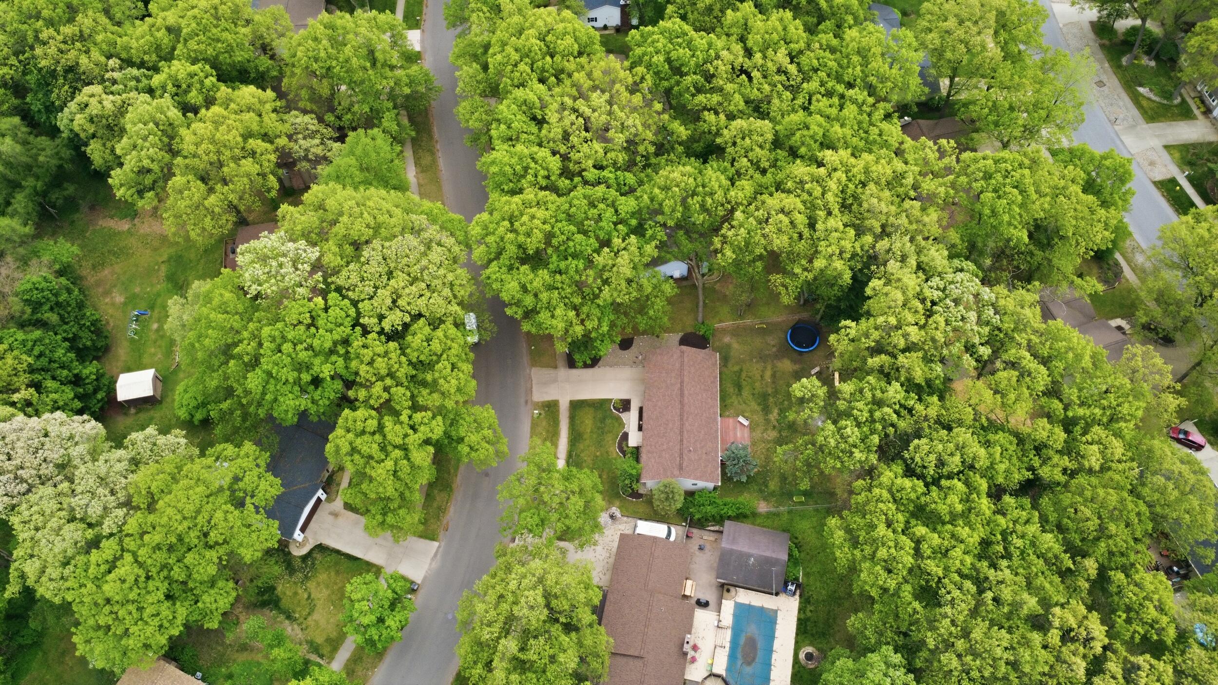 2433 Glen Valley Drive NW Grand Rapids MI 49544