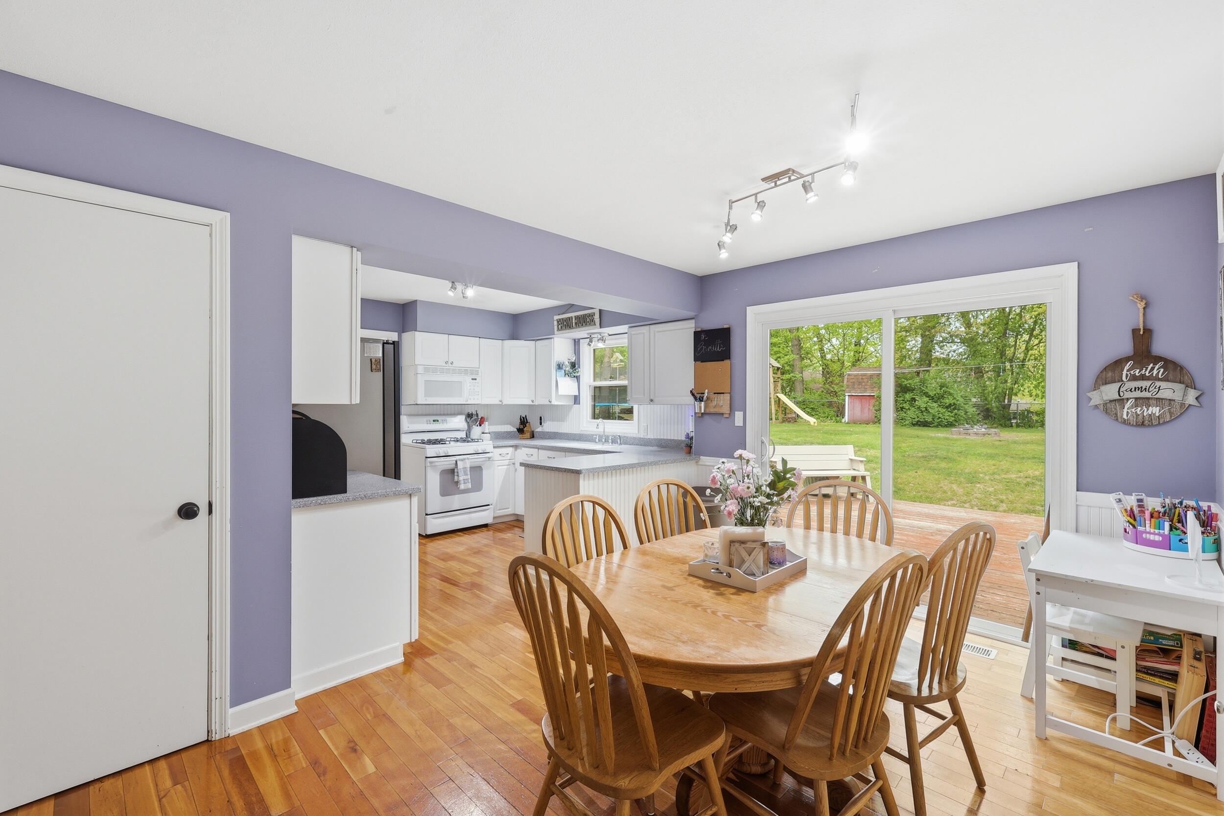 2433 Glen Valley Drive NW Grand Rapids MI 49544