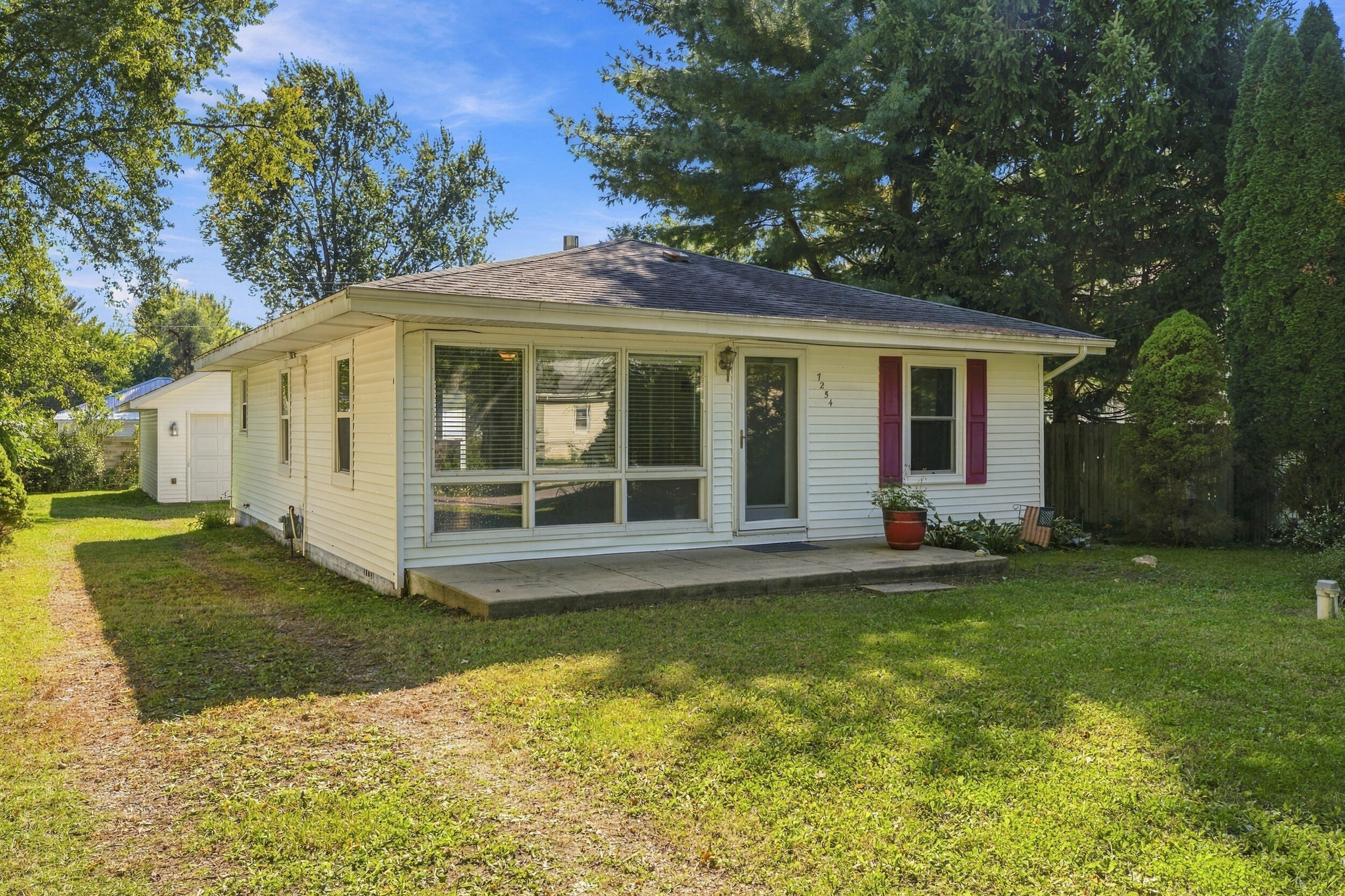 7254 Helen Coloma MI 49038