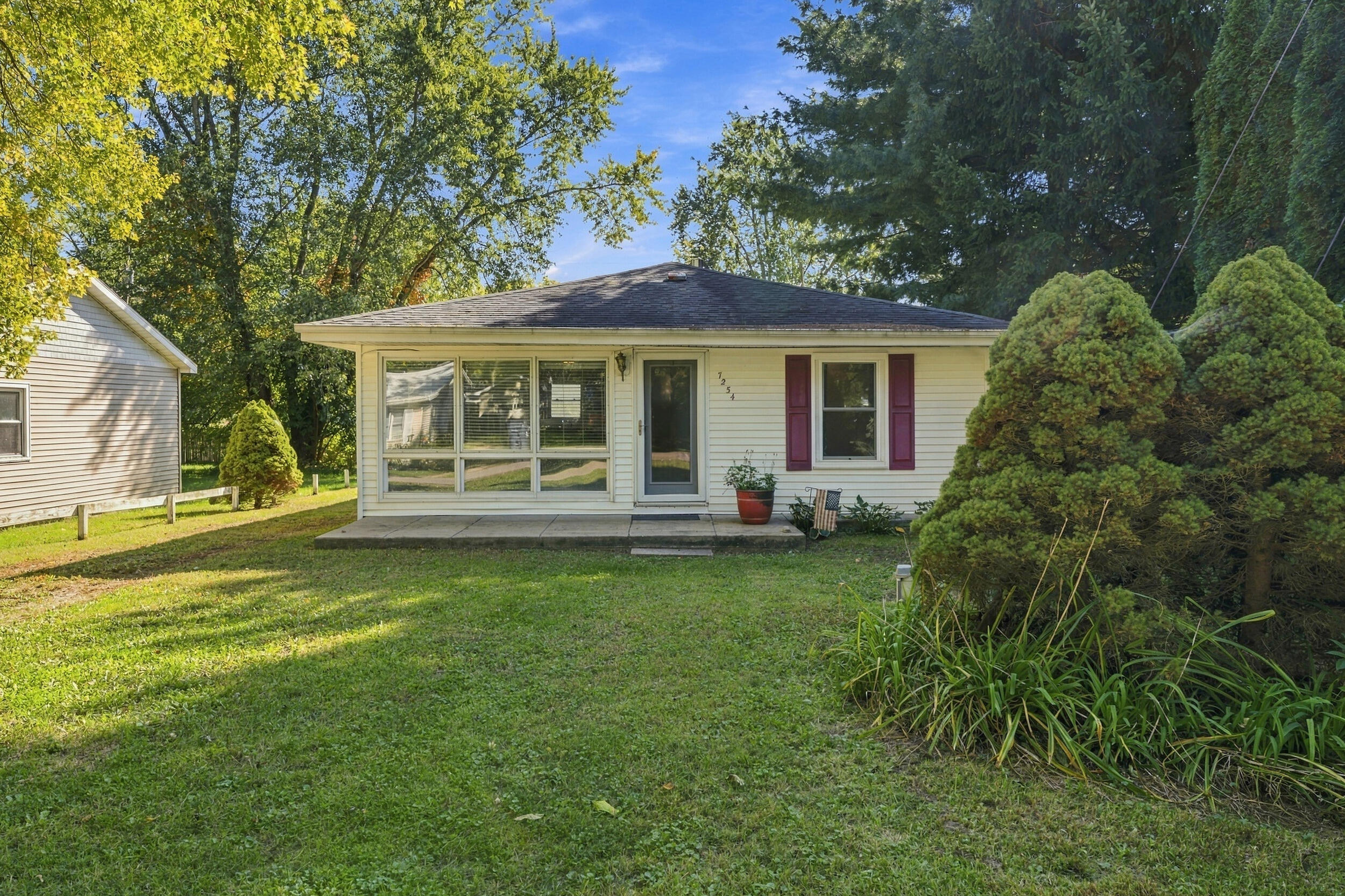 7254 Helen Coloma MI 49038
