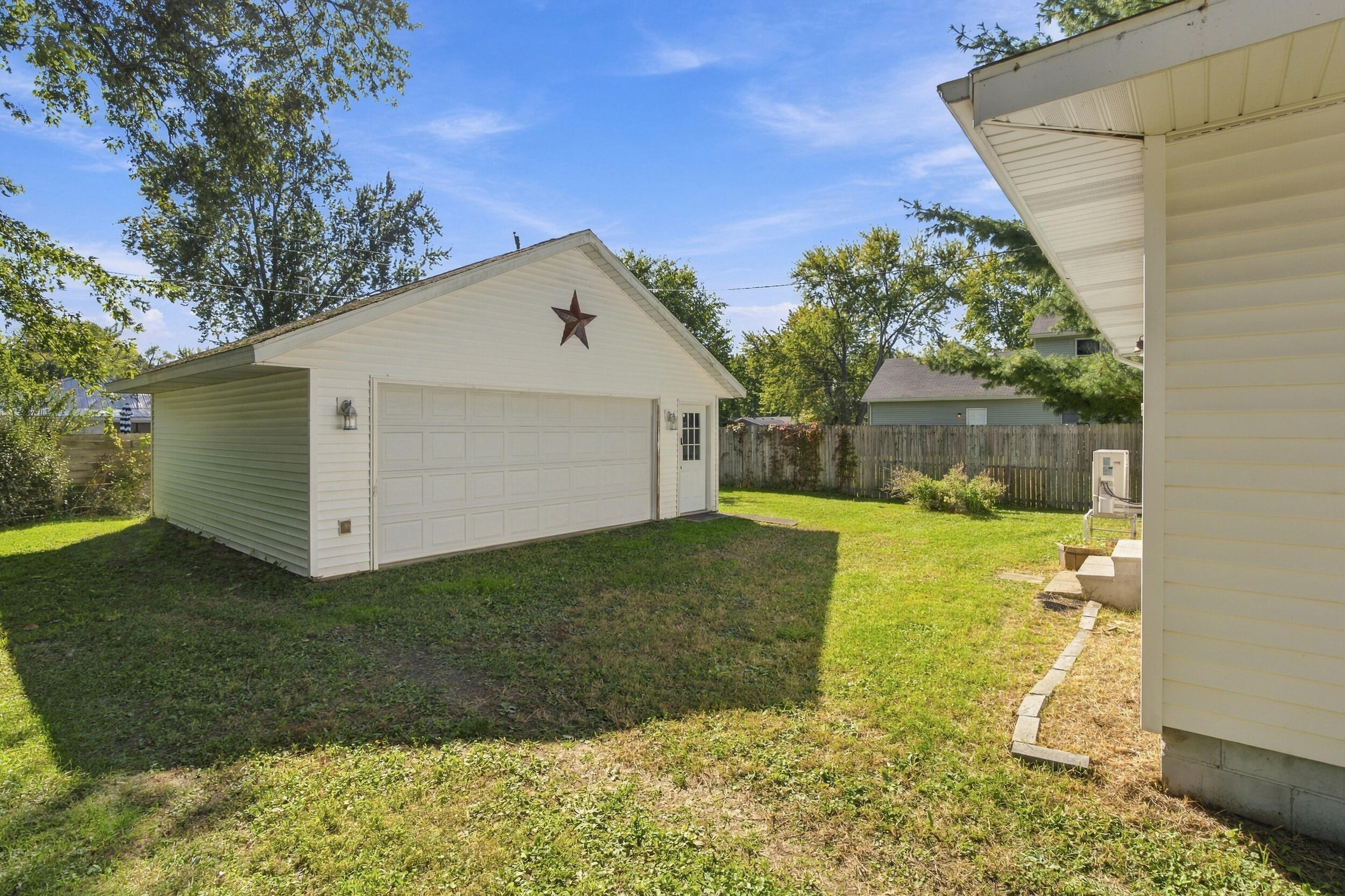 7254 Helen Coloma MI 49038