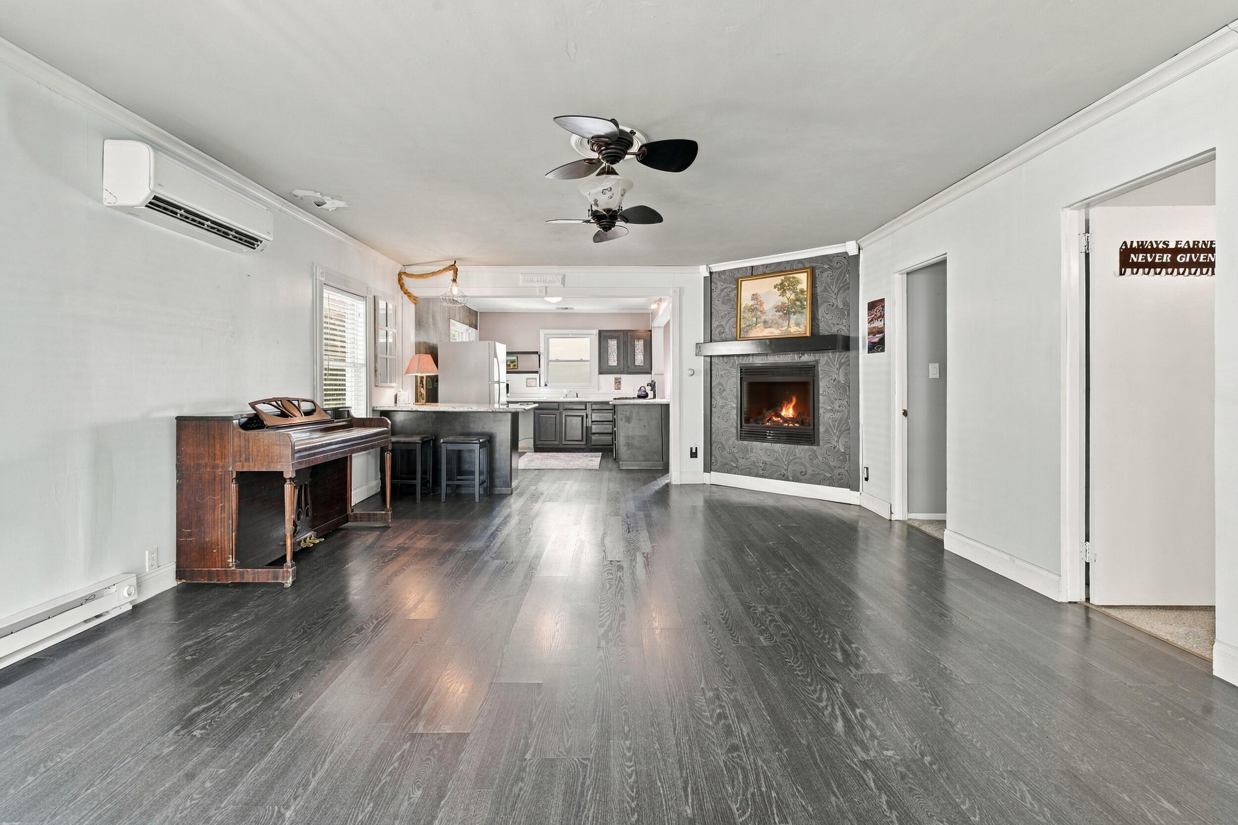7254 Helen Coloma MI 49038