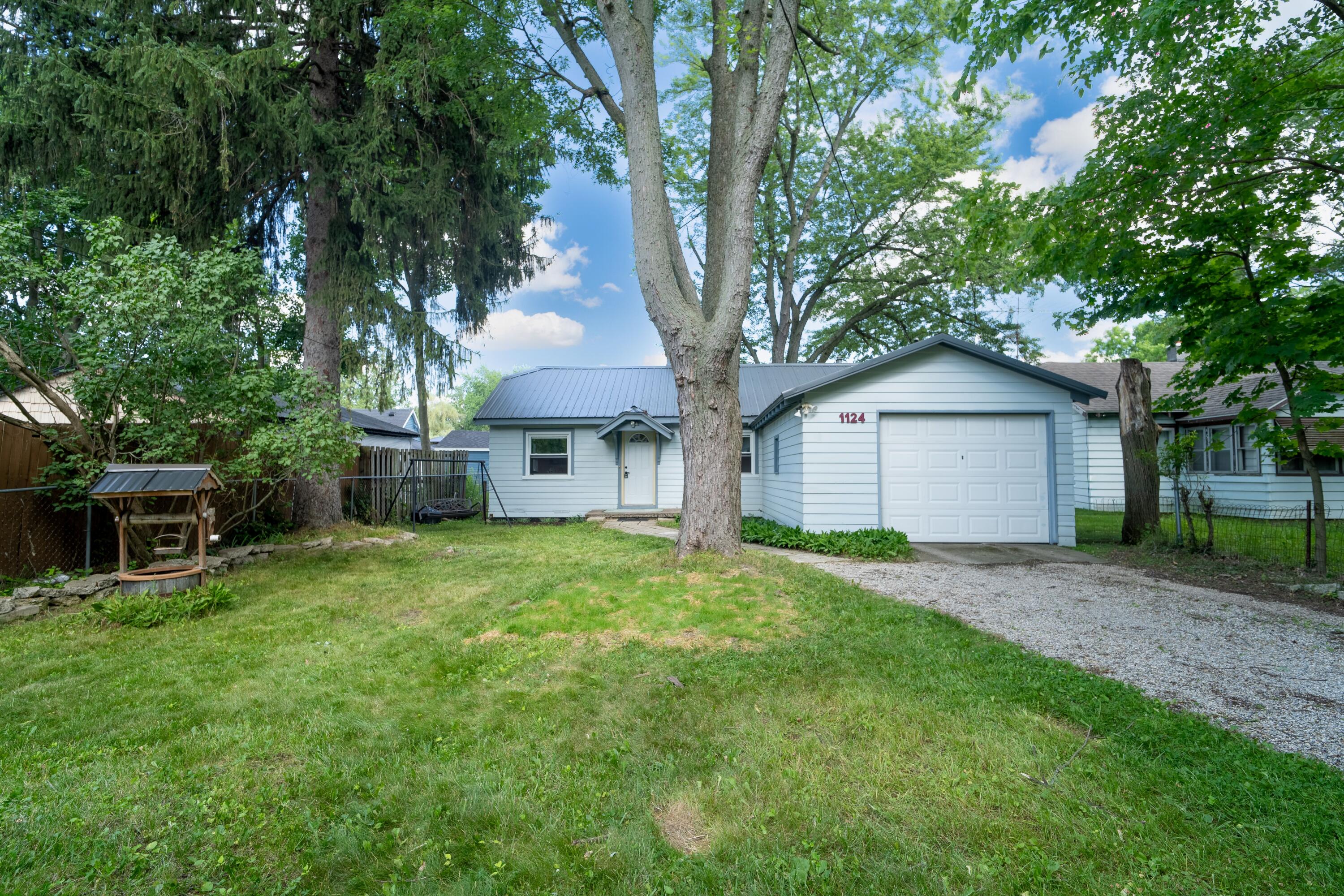 1124 Kusterer Drive NW Grand Rapids MI 49534