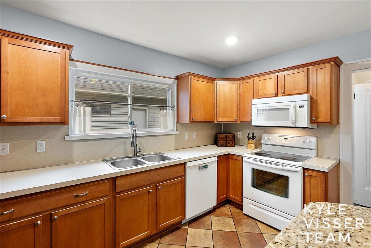 320 Gladstone Drive SE East Grand Rapids MI 49506